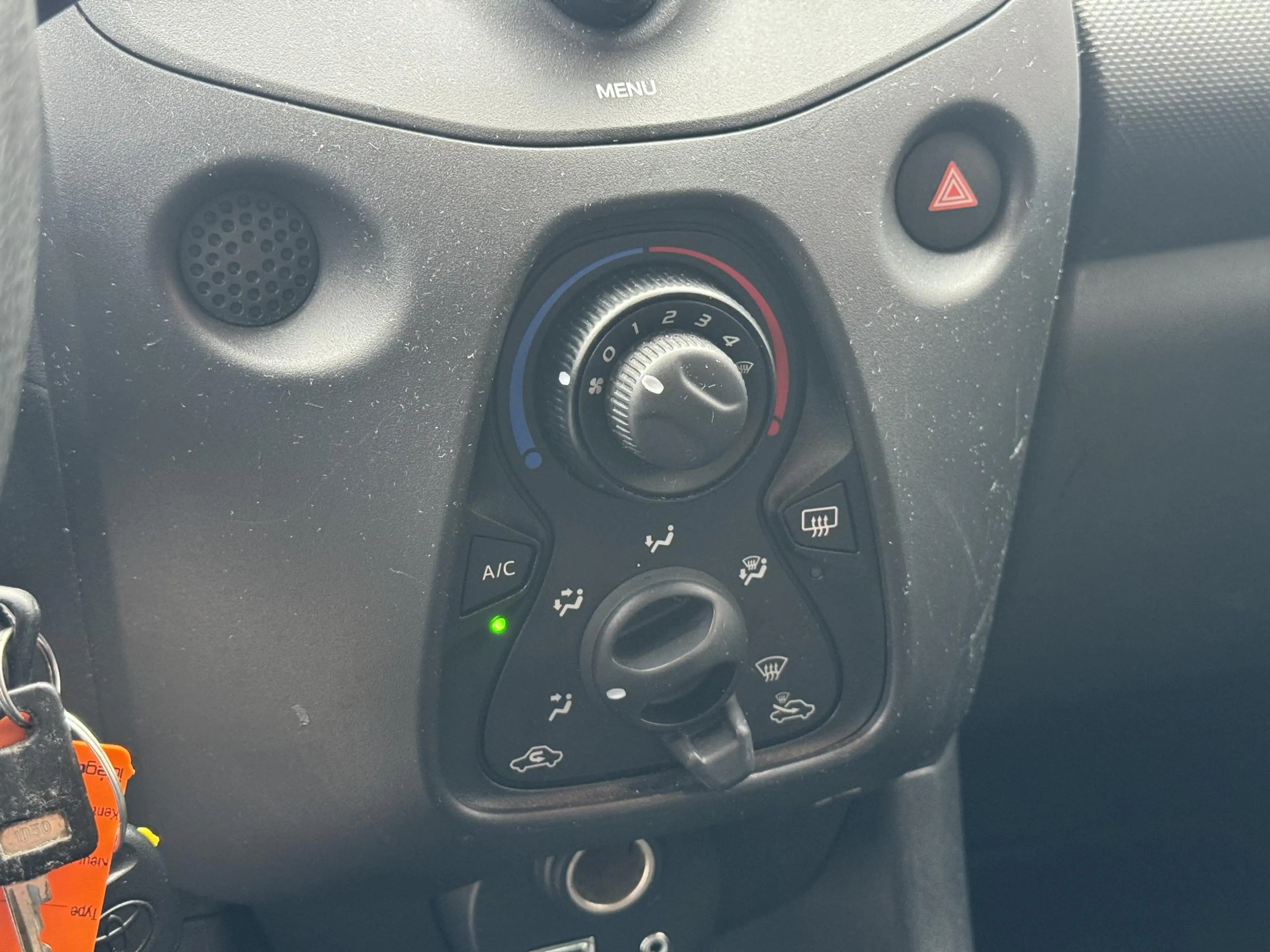 Toyota Aygo 1.0 VVT-i x-fun TREKHAAK AIRCO NL-AUTO — photo 10