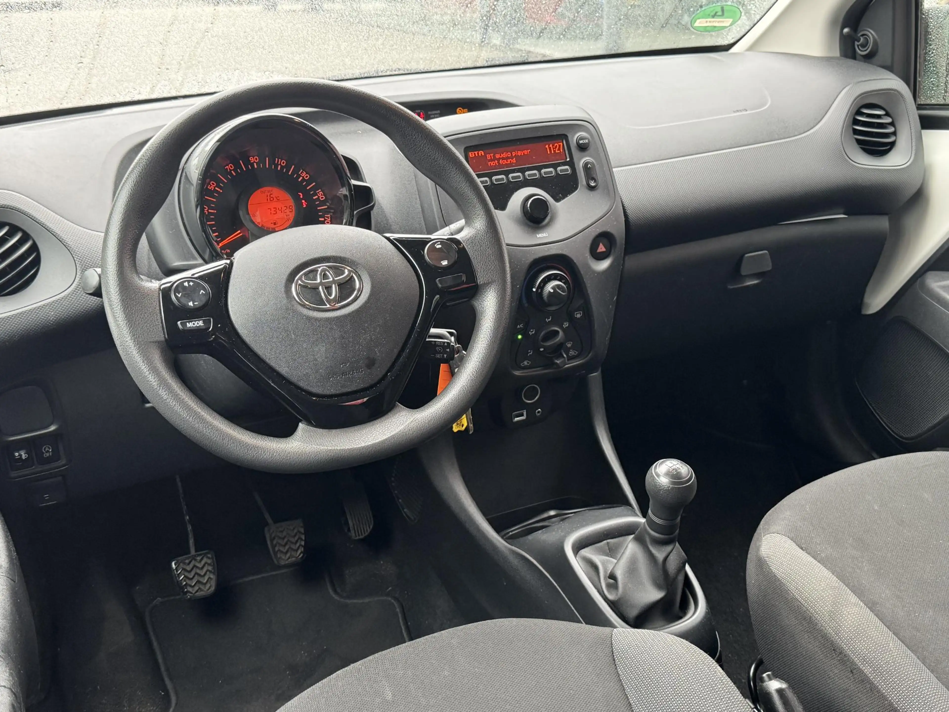 Toyota Aygo 1.0 VVT-i x-fun TREKHAAK AIRCO NL-AUTO — photo 5
