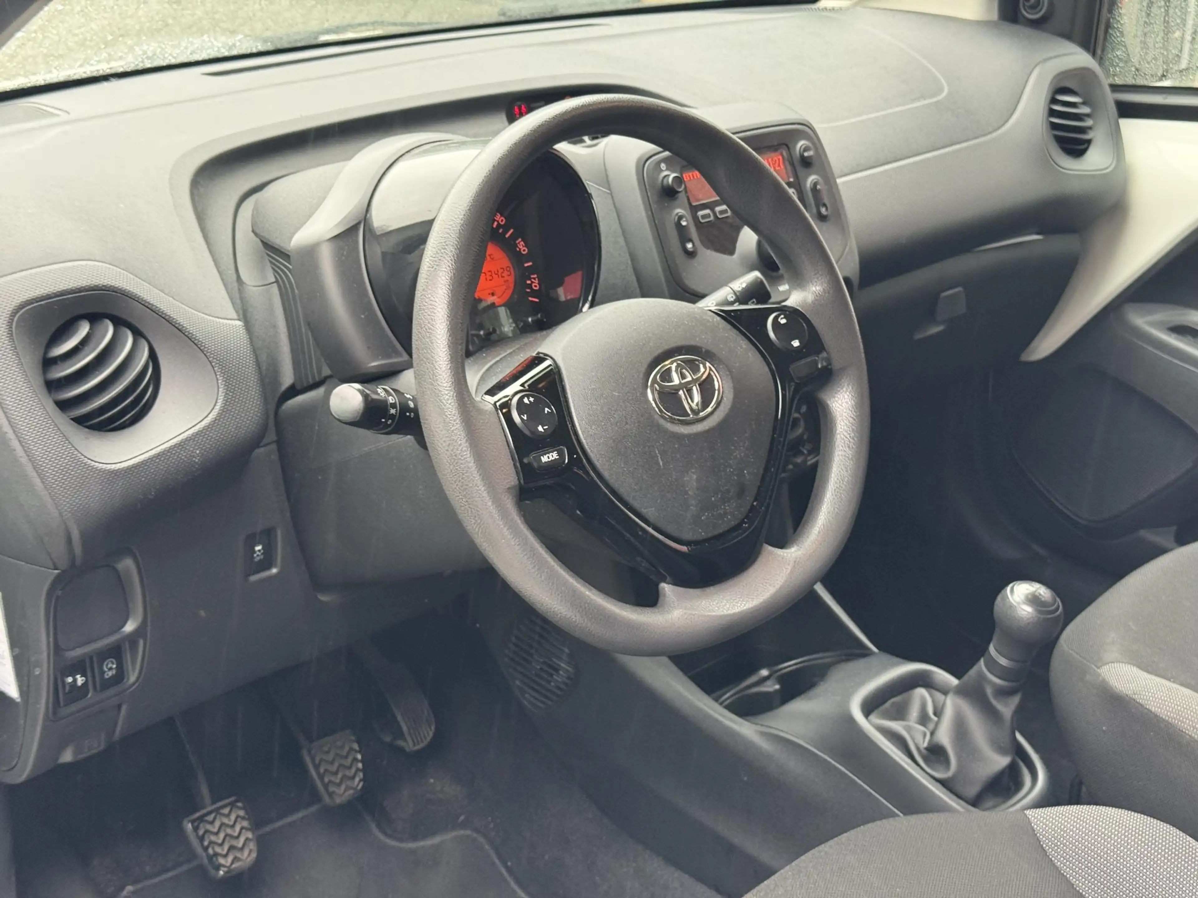 Toyota Aygo 1.0 VVT-i x-fun TREKHAAK AIRCO NL-AUTO — photo 6