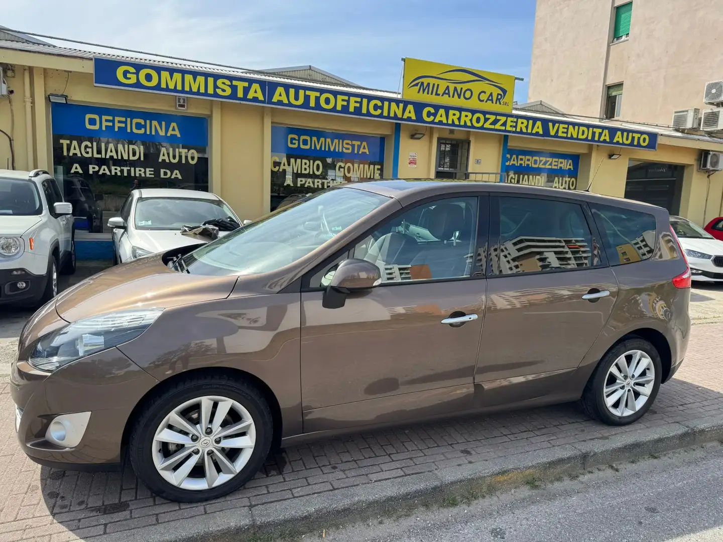 Renault Grand Scenic 1.4 tce luxe 130 cv tetto panoramico interni pelle Barna - 2