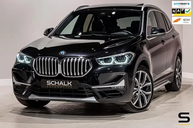BMW X1 XDrive25e High Executive|NAP|1eig|Pano|HUD|Trekhaa