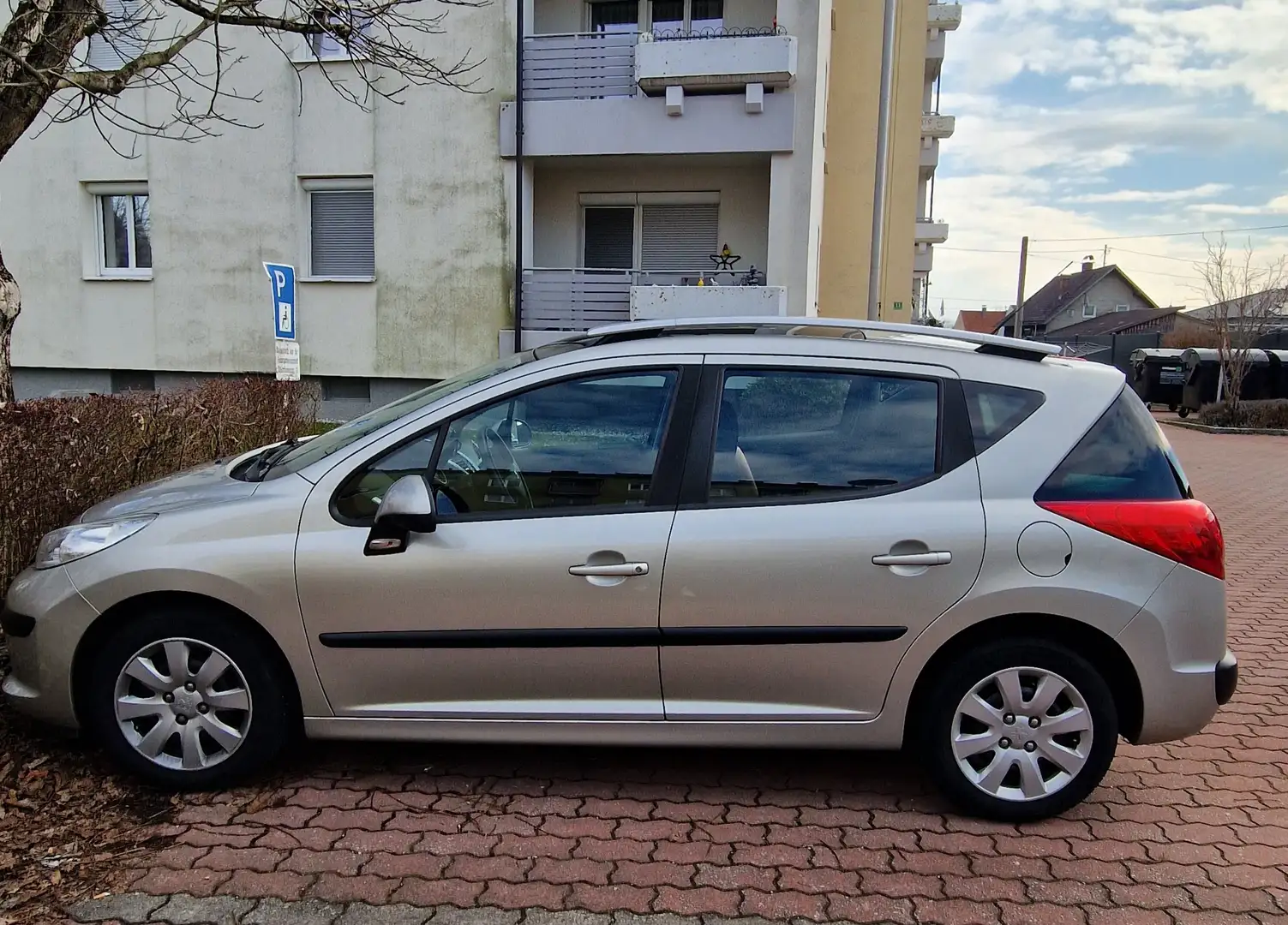 Peugeot 207 207 Active 1,4 16V Active Grau - 2