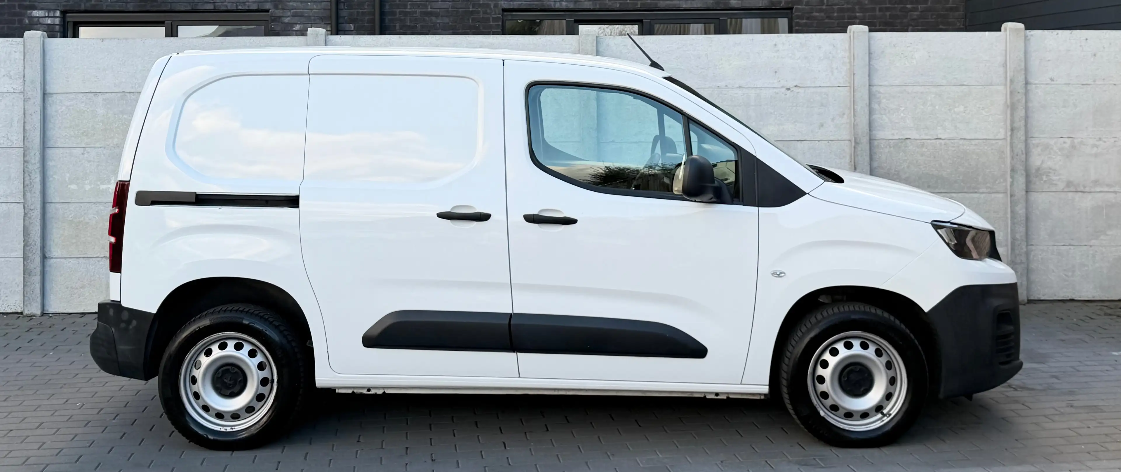 Peugeot Partner 3 PLACES - CAR PLAY - ATT REMORQUE - CARNET COMPLET — photo 3
