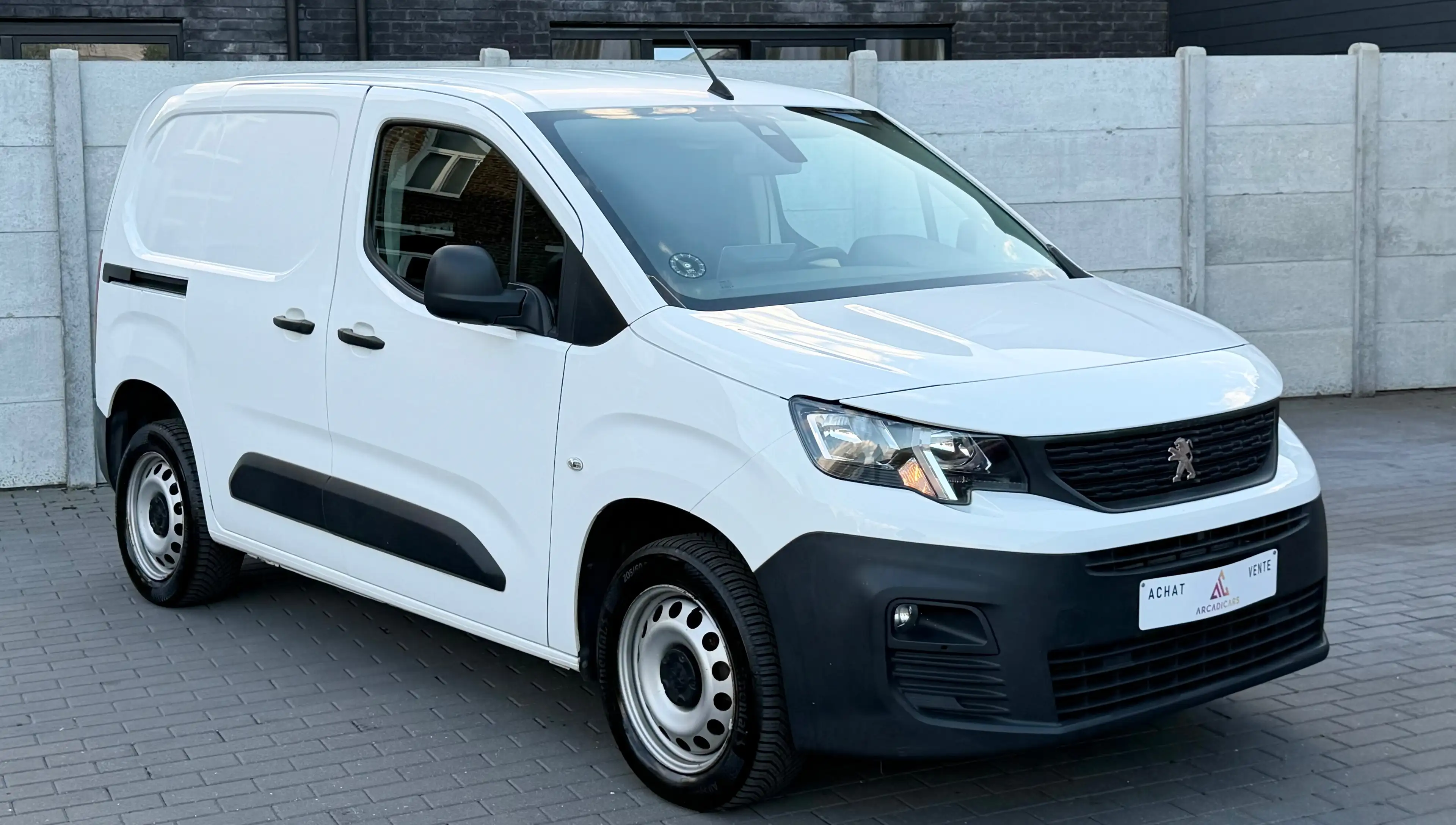 Peugeot Partner 3 PLACES - CAR PLAY - ATT REMORQUE - CARNET COMPLET — photo 2