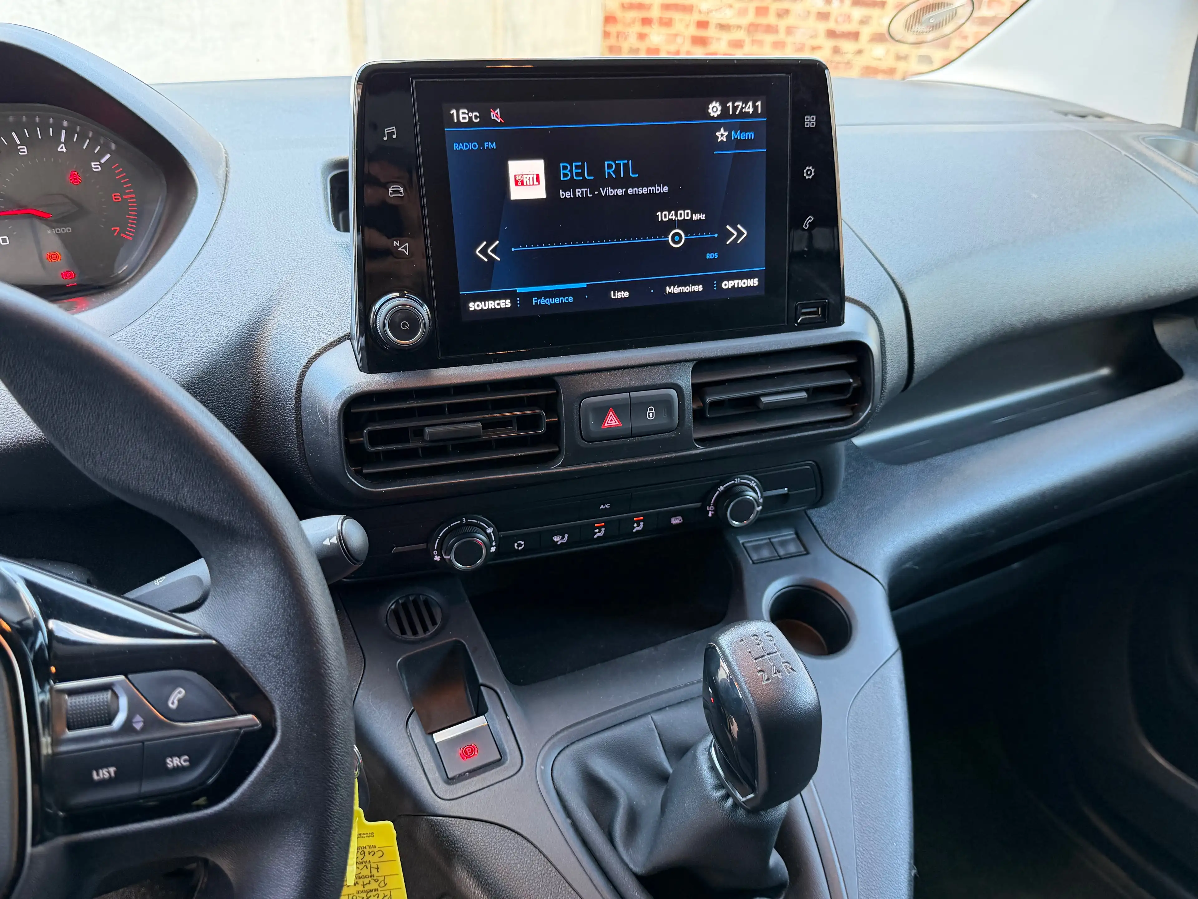 Peugeot Partner 3 PLACES - CAR PLAY - ATT REMORQUE - CARNET COMPLET — photo 15