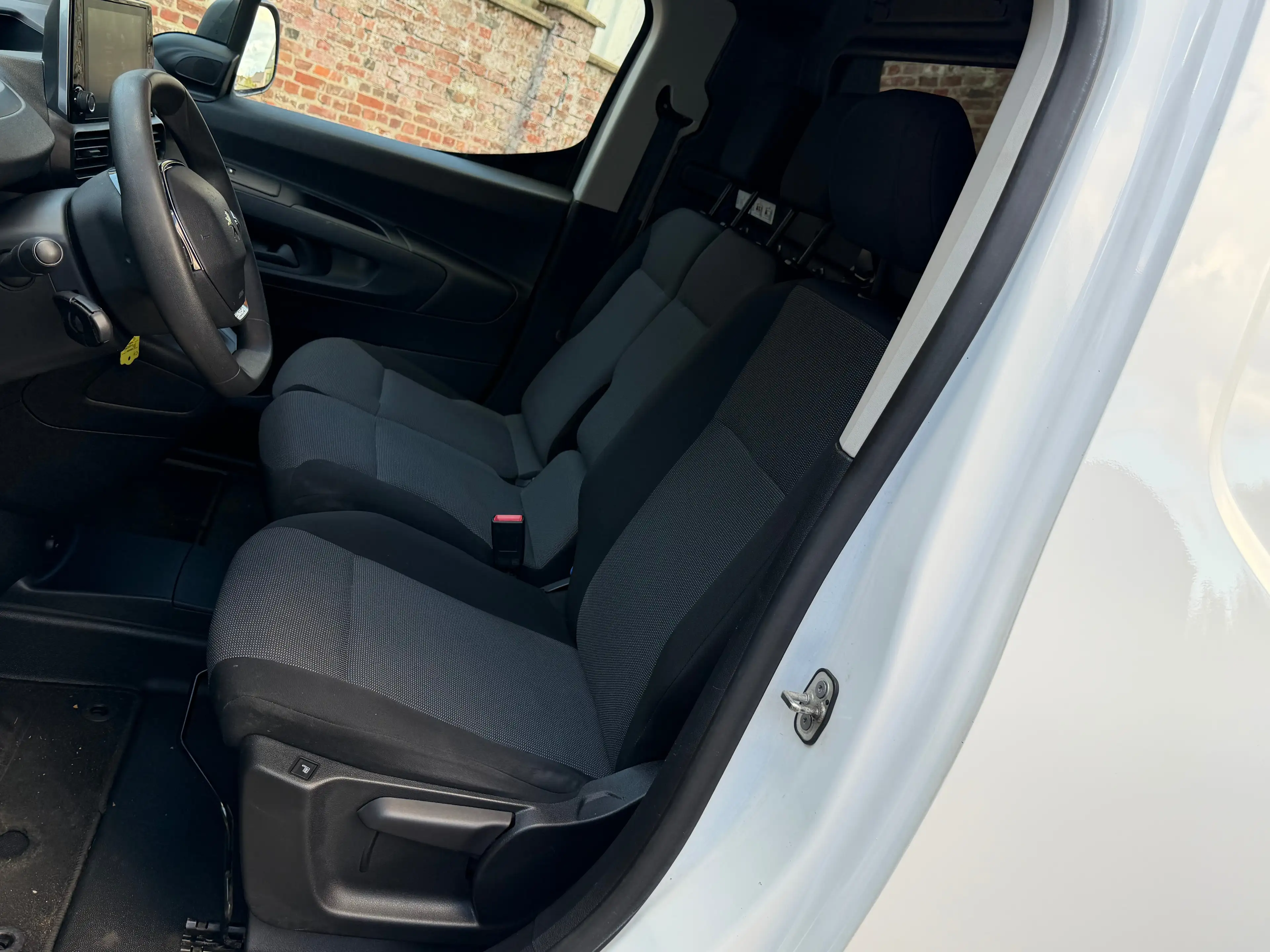 Peugeot Partner 3 PLACES - CAR PLAY - ATT REMORQUE - CARNET COMPLET — photo 11