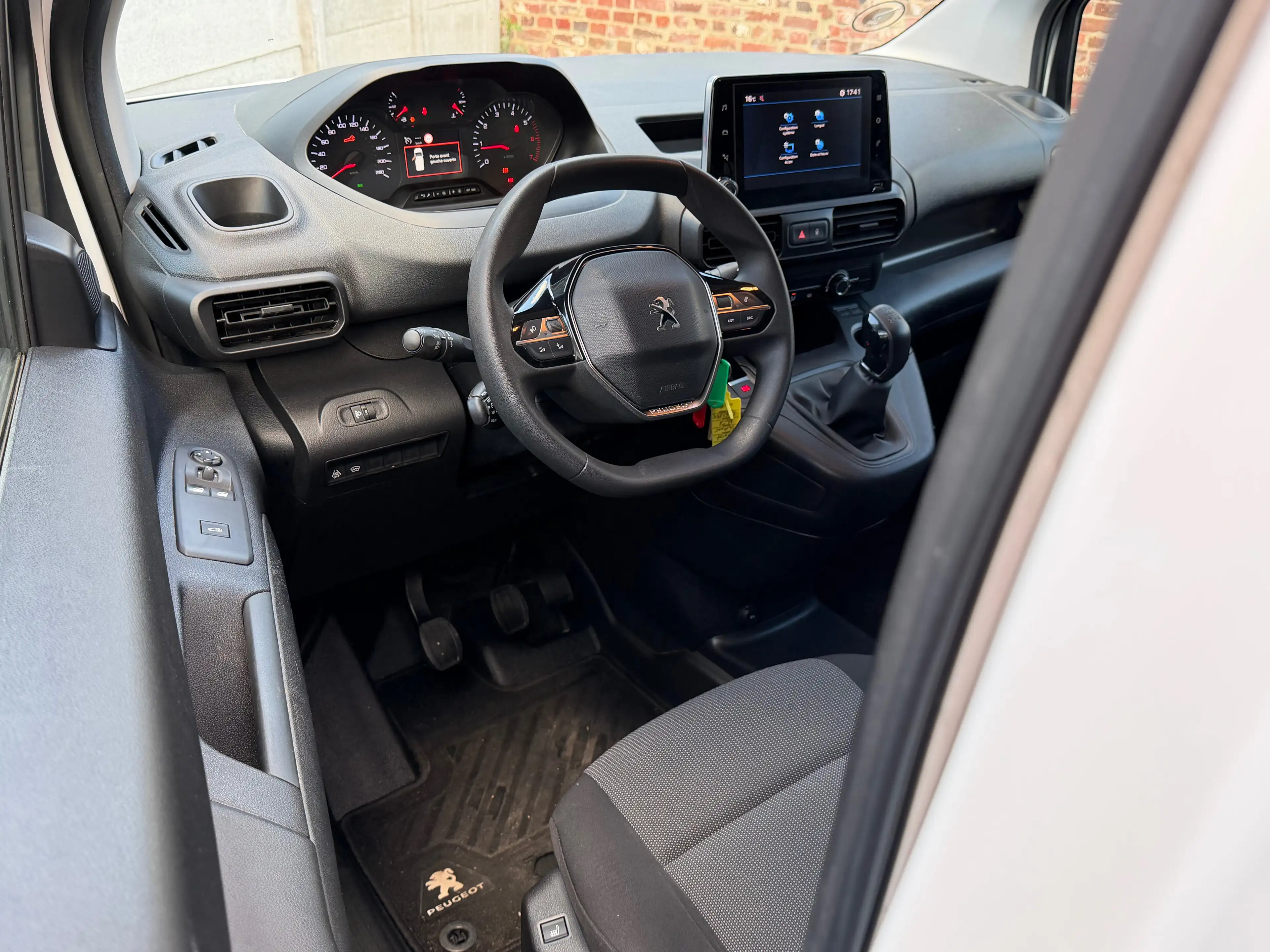 Peugeot Partner 3 PLACES - CAR PLAY - ATT REMORQUE - CARNET COMPLET — photo 9