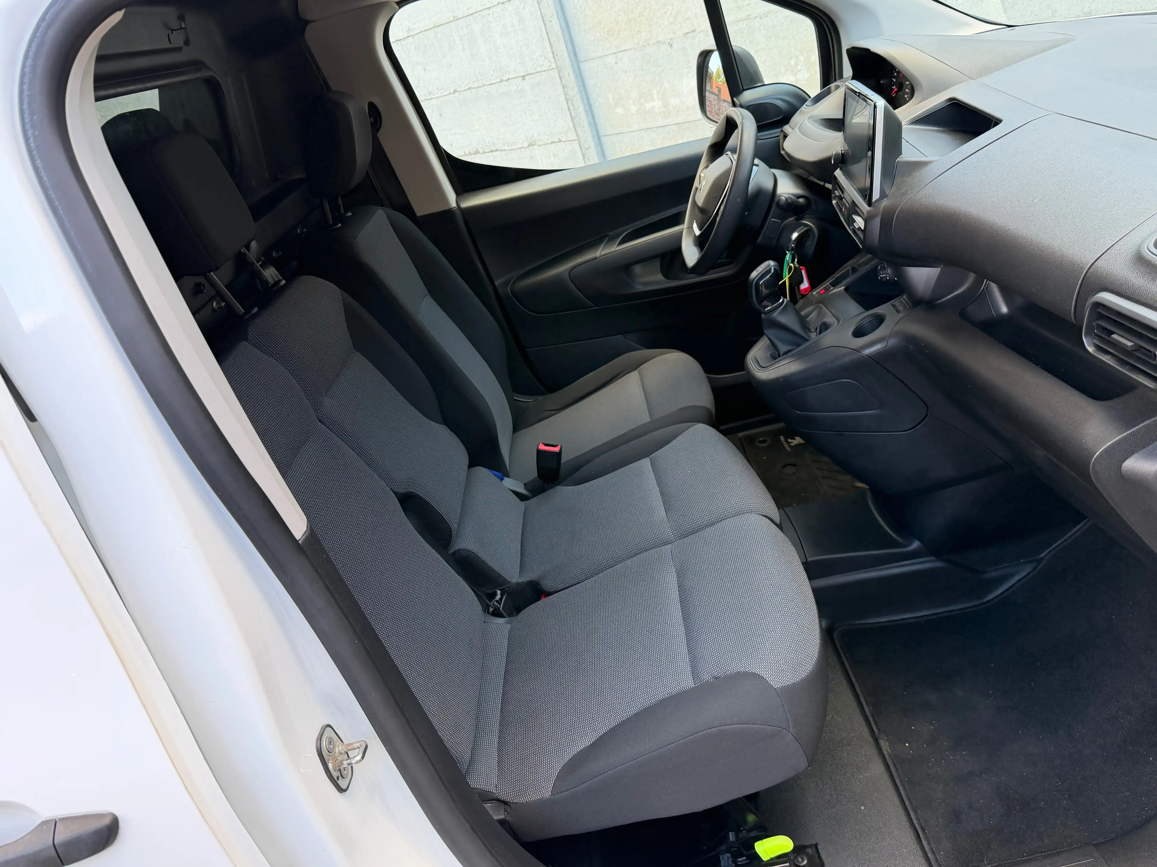 Peugeot Partner 3 PLACES - CAR PLAY - ATT REMORQUE - CARNET COMPLET — photo 12