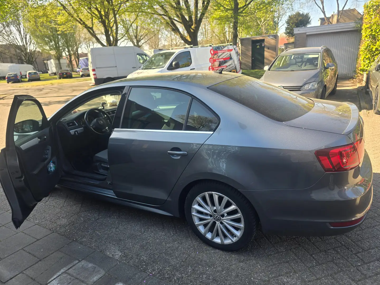 Volkswagen Jetta Jetta 1.4 TSI Hybr Highl Šedá - 1