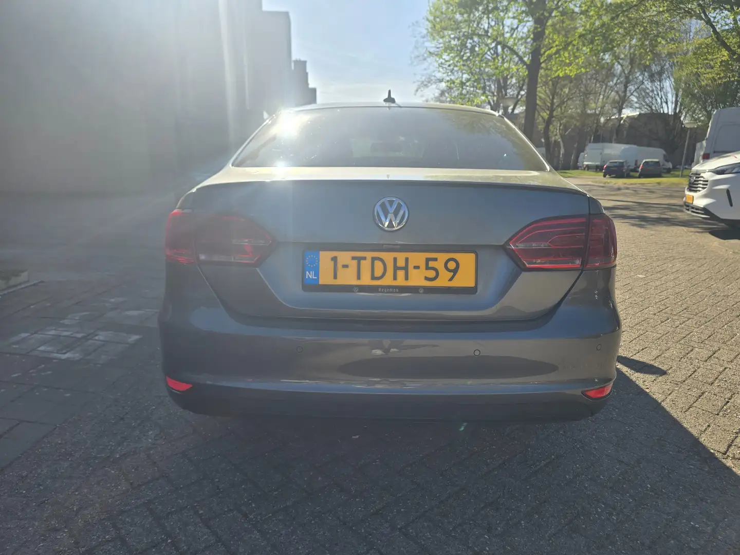 Volkswagen Jetta Jetta 1.4 TSI Hybr Highl Šedá - 2