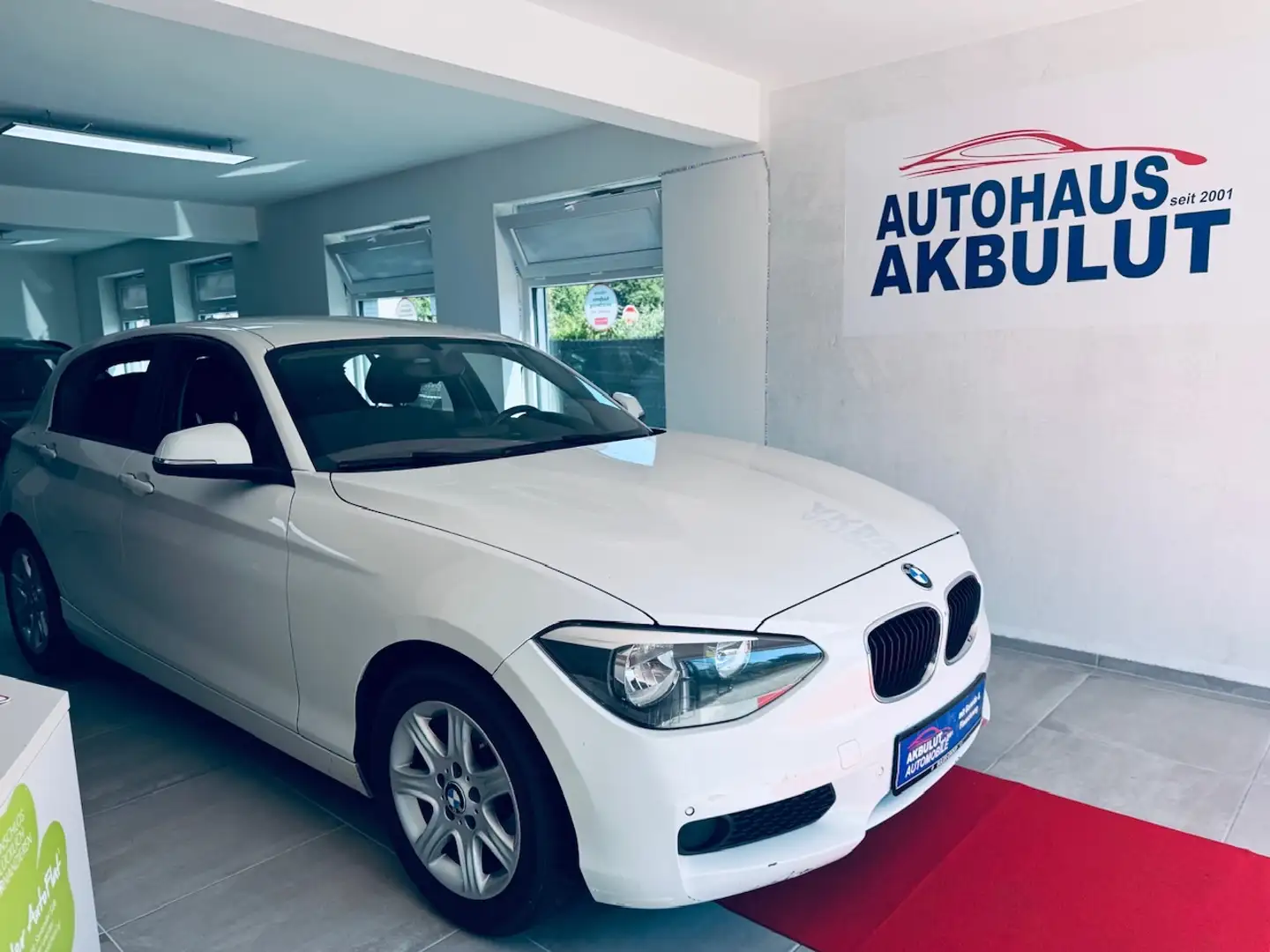 BMW 116 116 d*Finanzierung+Garantie+Inspektion+Tüv* Weiß - 1