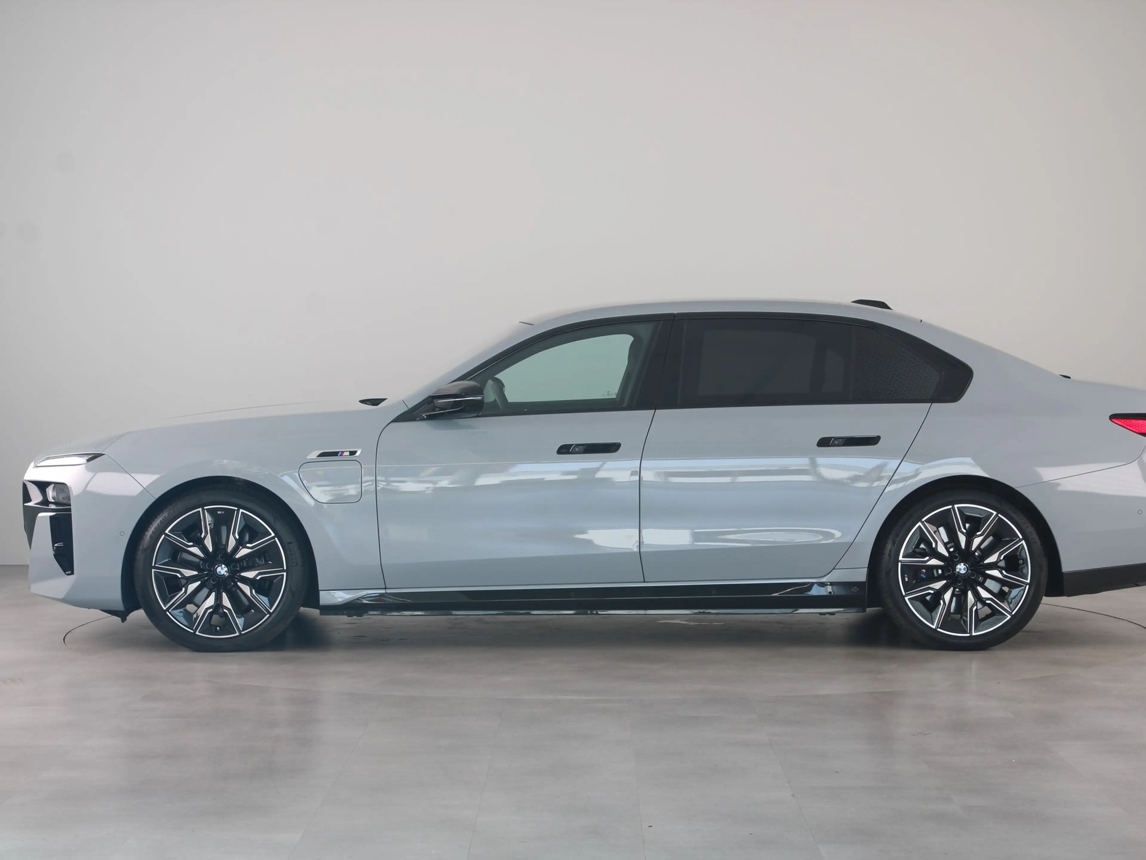 BMW 760 7 Serie M760e xDrive — photo 14