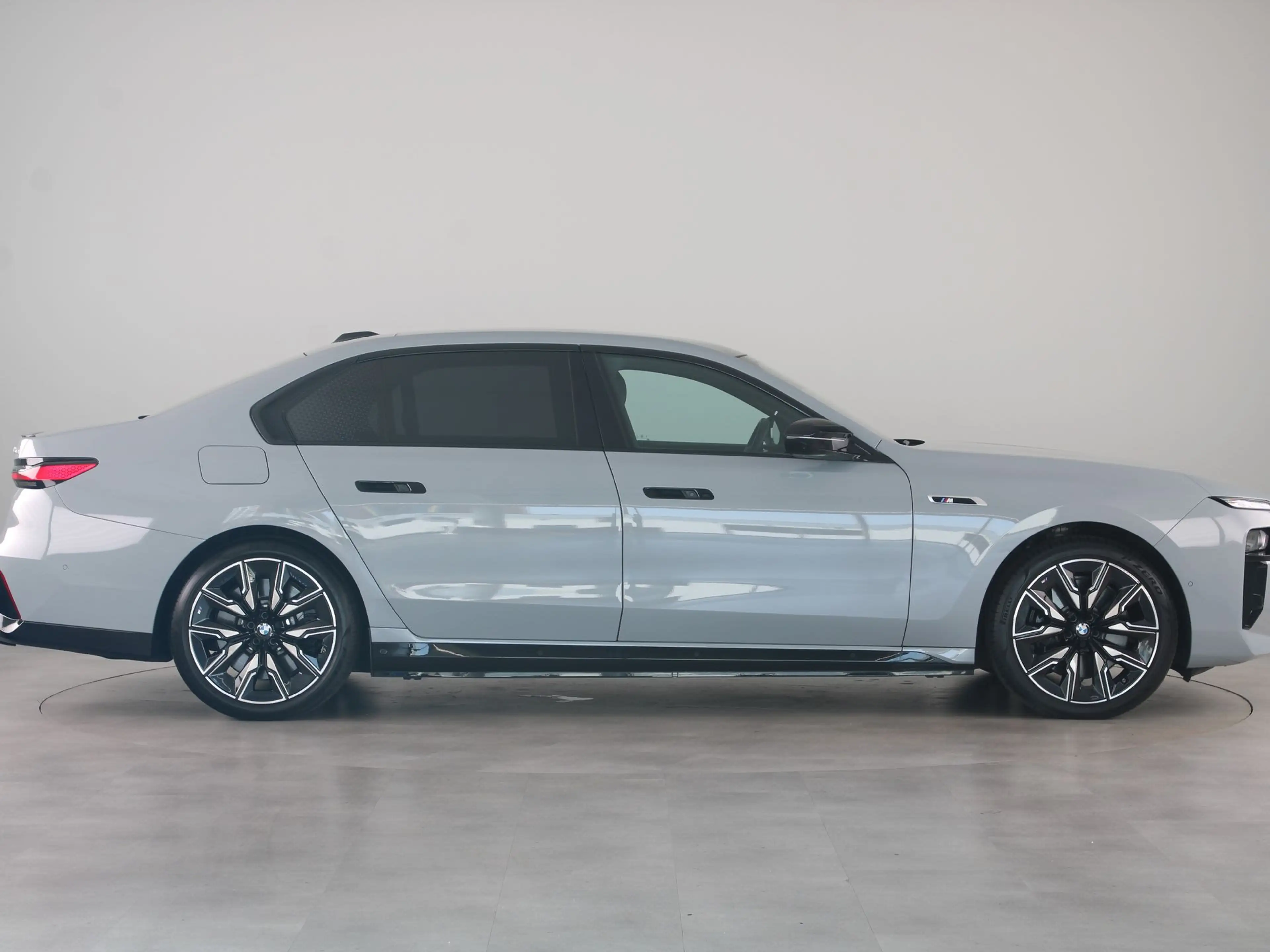 BMW 760 7 Serie M760e xDrive — photo 10