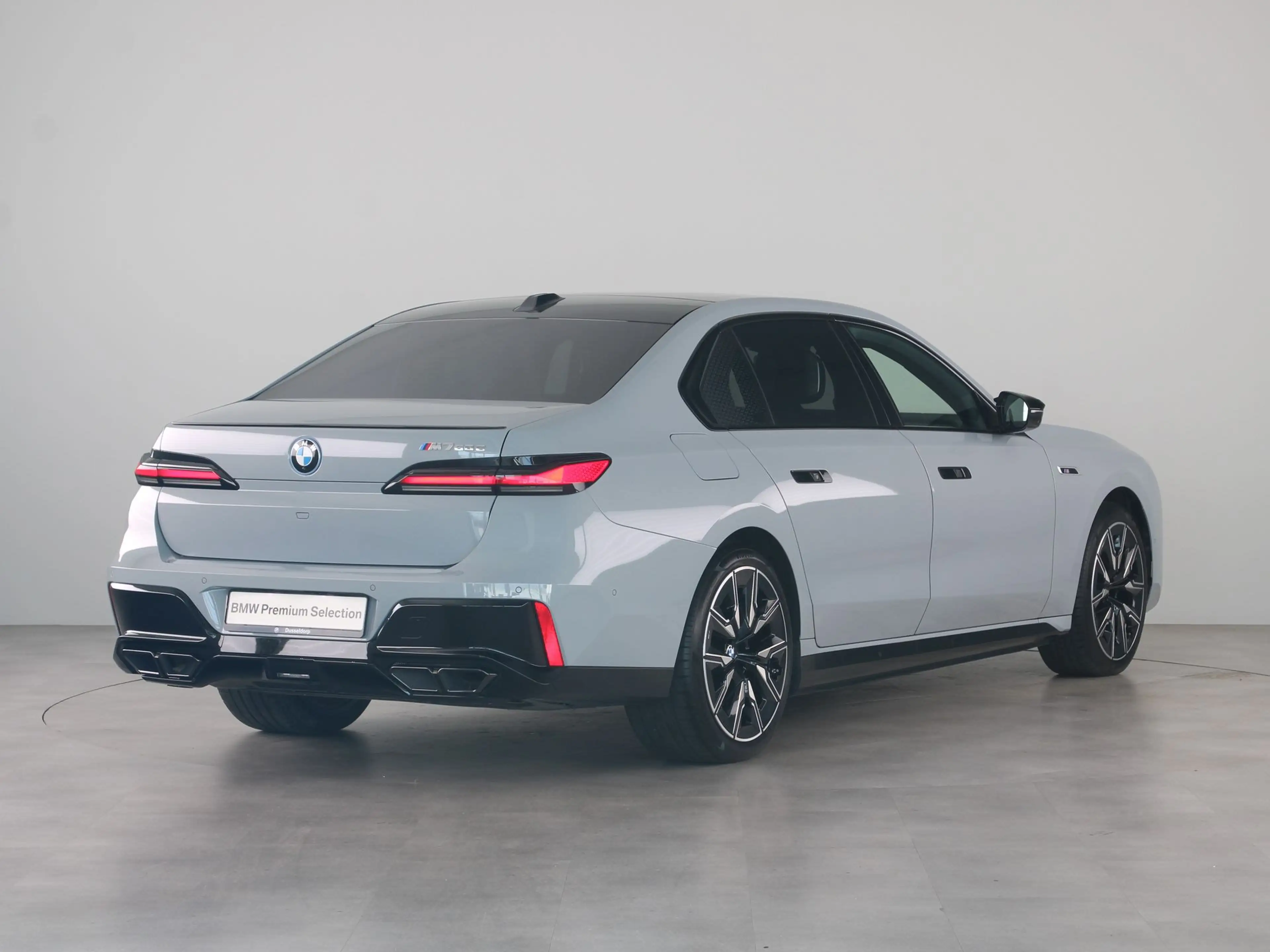 BMW 760 7 Serie M760e xDrive — photo 11