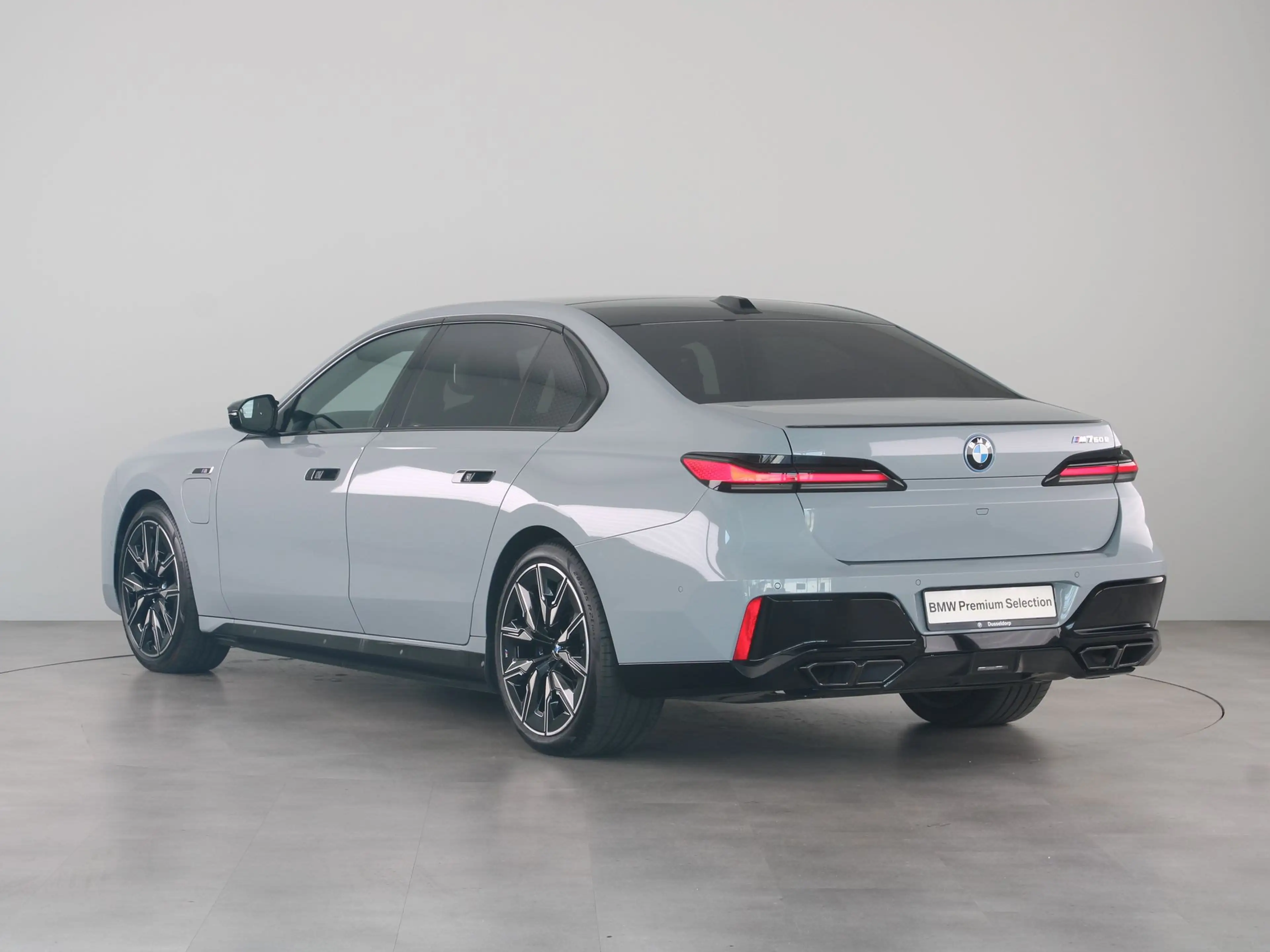 BMW 760 7 Serie M760e xDrive — photo 13