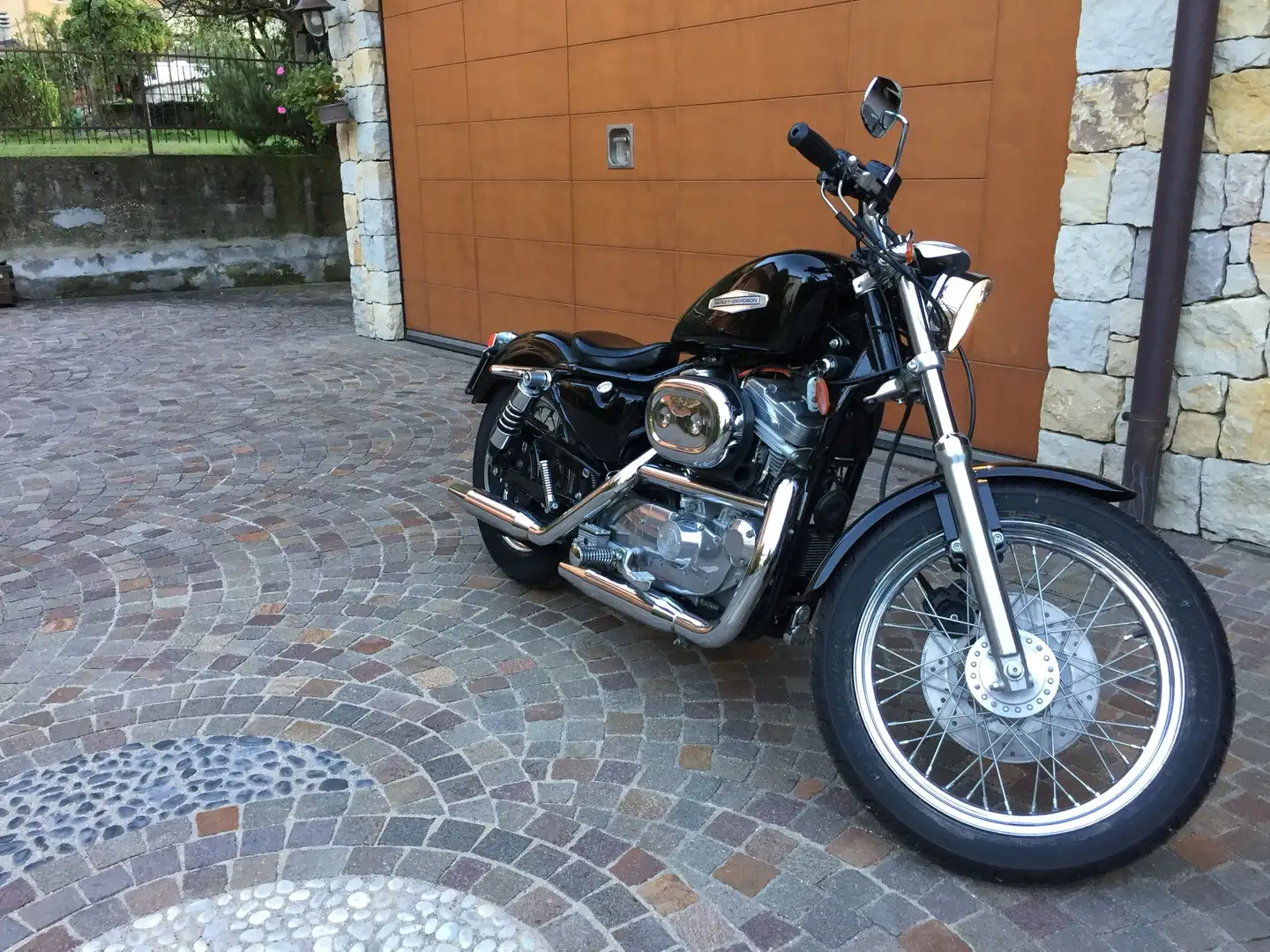 Harley-Davidson Sportster 883 Schwarz - 1