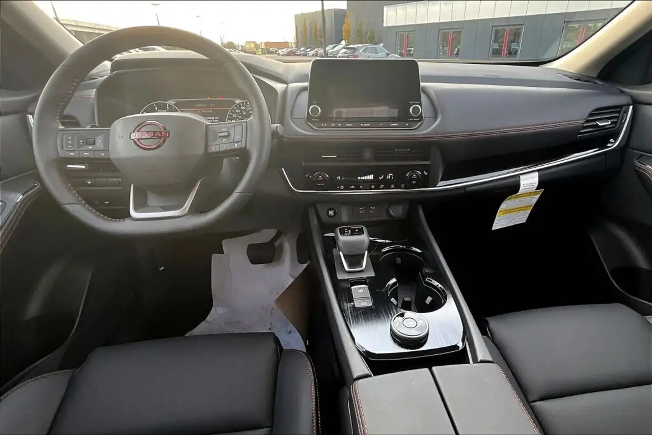 Nissan Rogue снимка Nissan Rogue