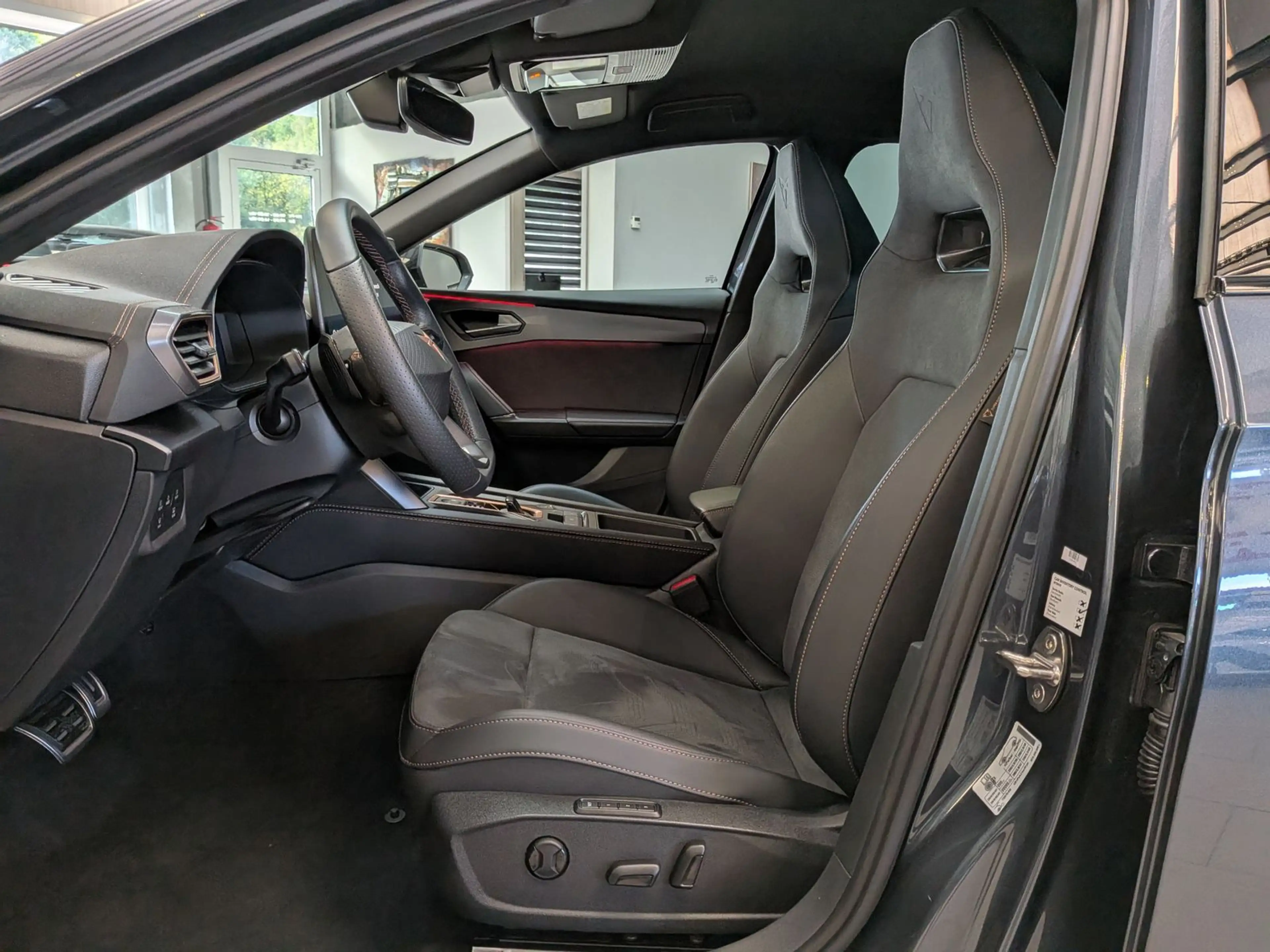 CUPRA Leon 2.0 TDI DSG AHK*DYNAMICA*EDGE*LED*5JGARANT. — photo 14