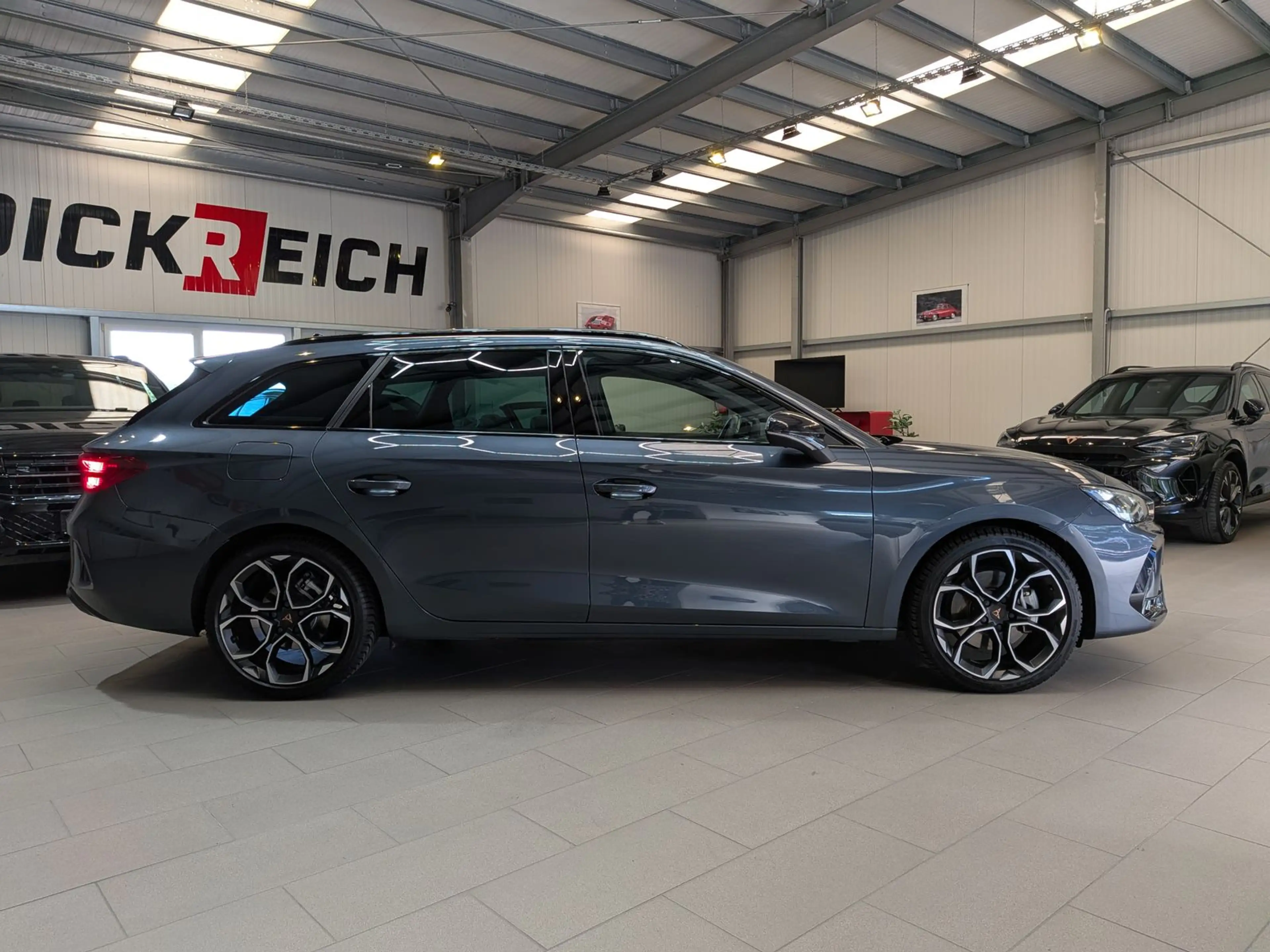 CUPRA Leon 2.0 TDI DSG AHK*DYNAMICA*EDGE*LED*5JGARANT. — photo 3