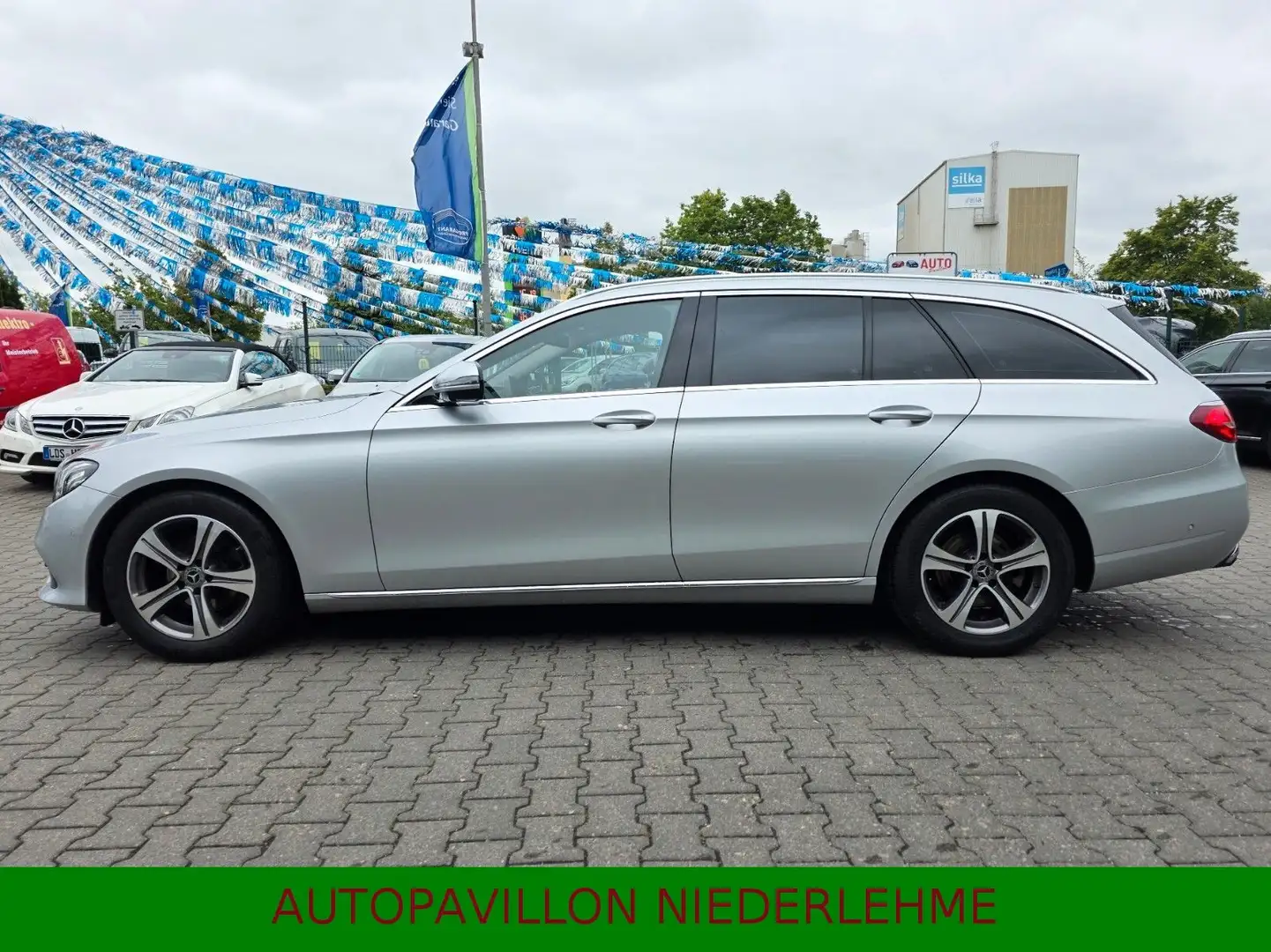 Mercedes-Benz E 200 T*Avantgarde*LED*360°*T-Leder*Apple*android Zilver - 1