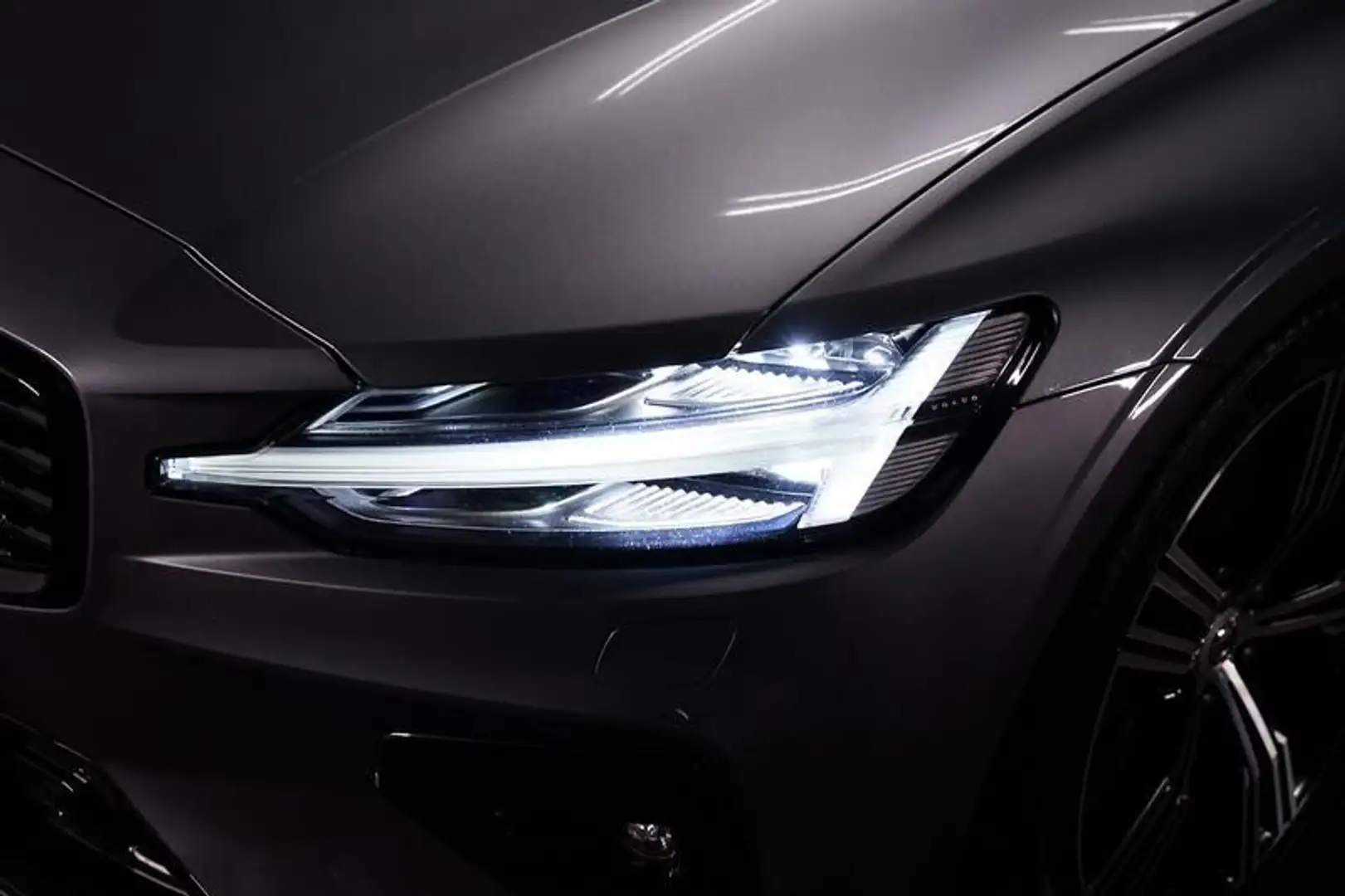 Volvo S60 2.0 T5 R Design Geartronic*B&W*360°*Memory* Grau - 2