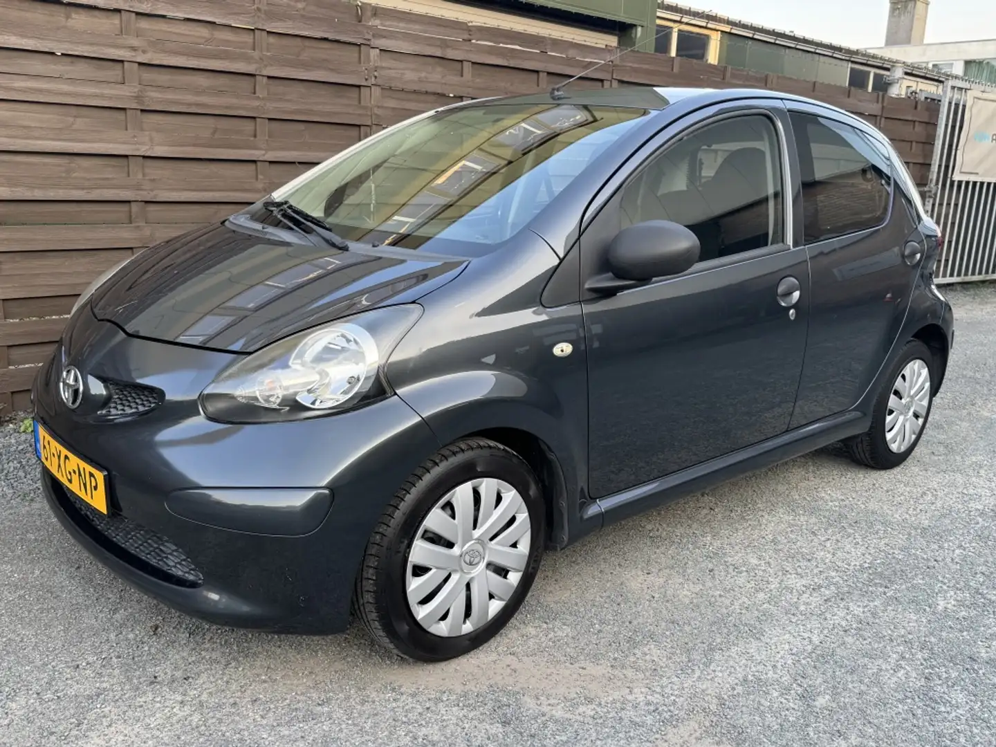Toyota Aygo 1.0-12V / Nieuwe APK / 100% Onderhouden Grijs - 2
