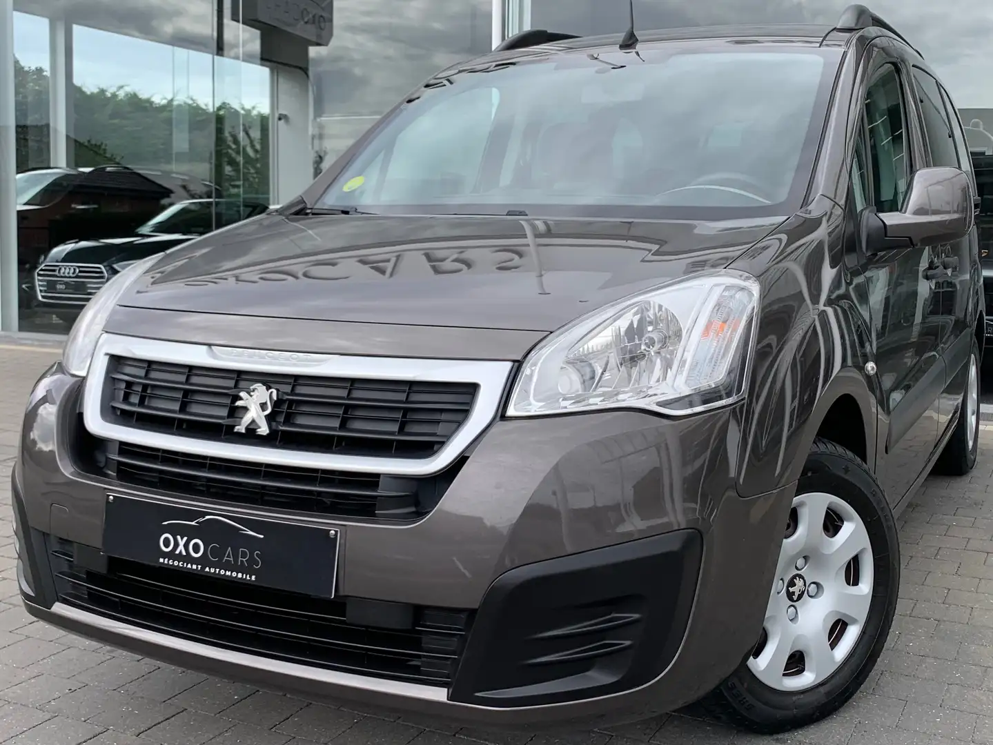 Citroen Berlingo 1.6HDI Tepee / Boite Auto / Gps / Airco / PDC Gris - 1