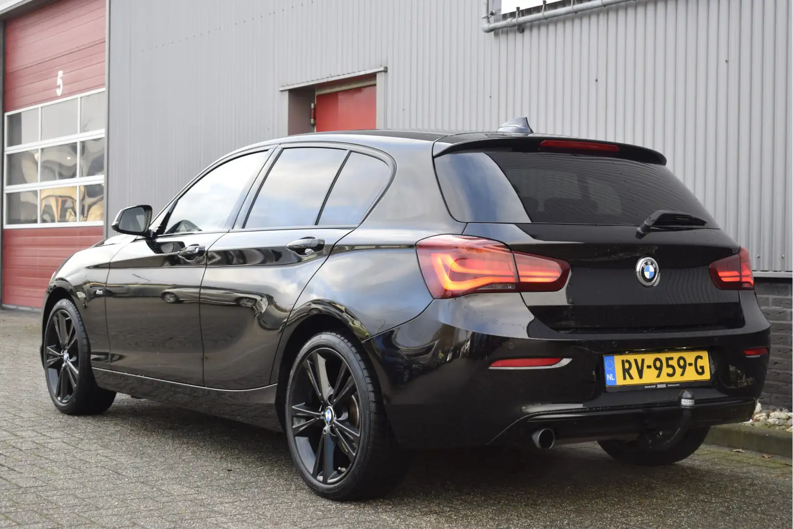 BMW 116 1-serie 116i Edition Sport Line Shadow Executive S Zwart - 2