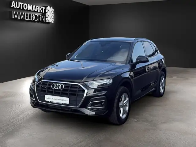 Audi Q5 view 3