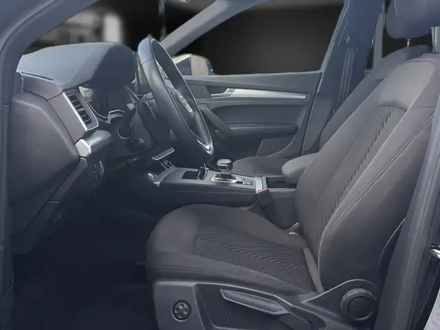 Audi Q5 view 14