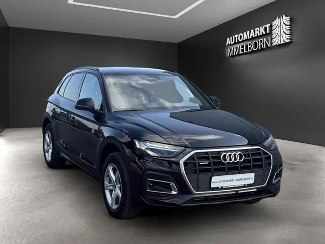 Audi Q5 view 2