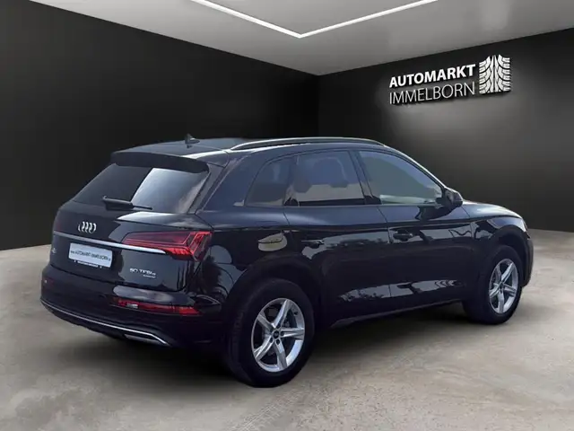 Audi Q5 view 6