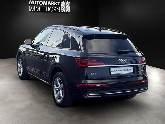 Audi Q5 view 10