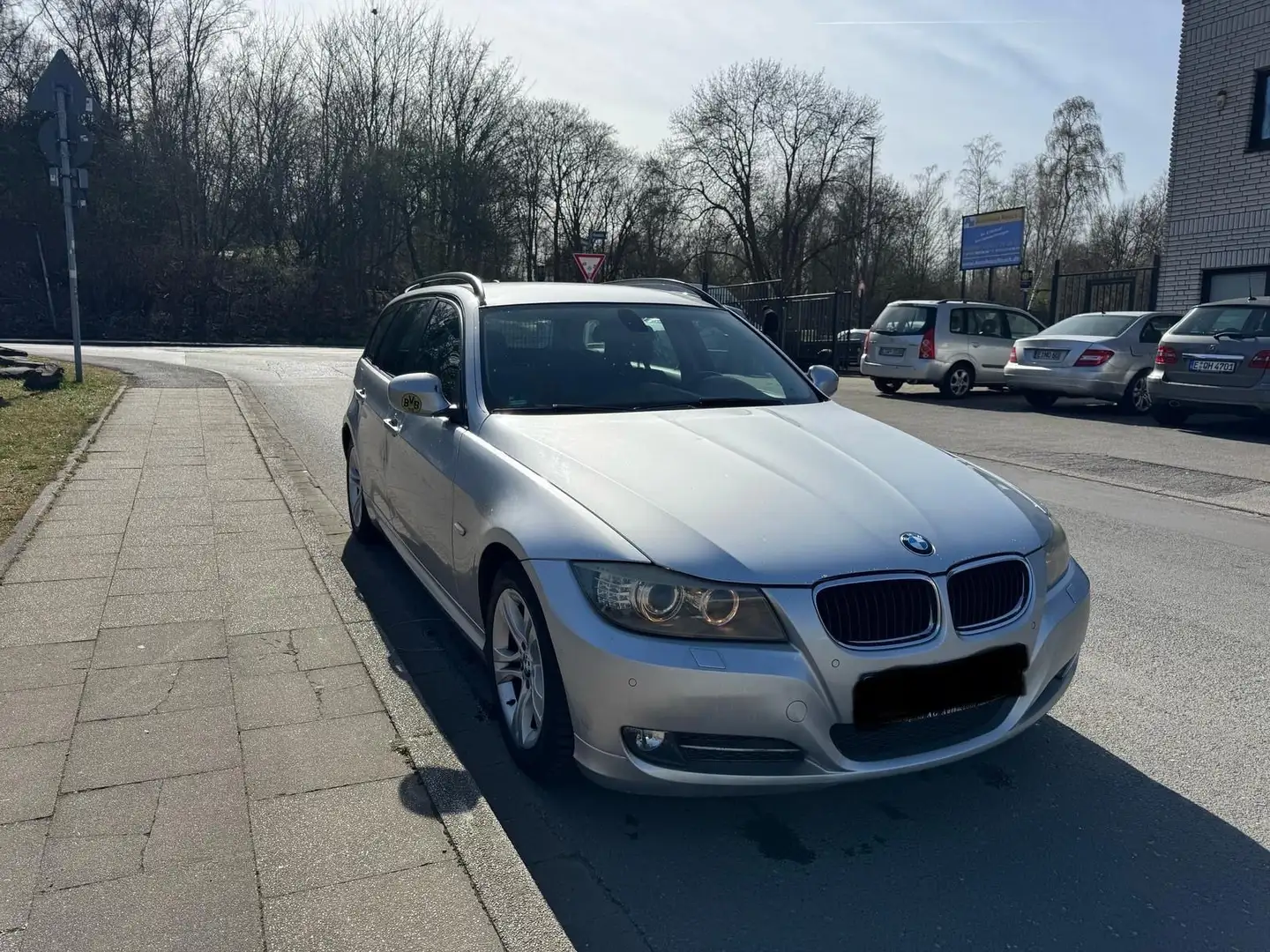 BMW 320 Baureihe 3 Touring 320d TÜV NEU*2.HAND Silber - 1