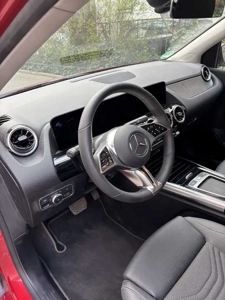 Mercedes-Benz B 180