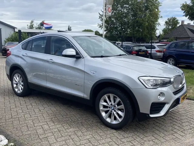 BMW X4 view 3