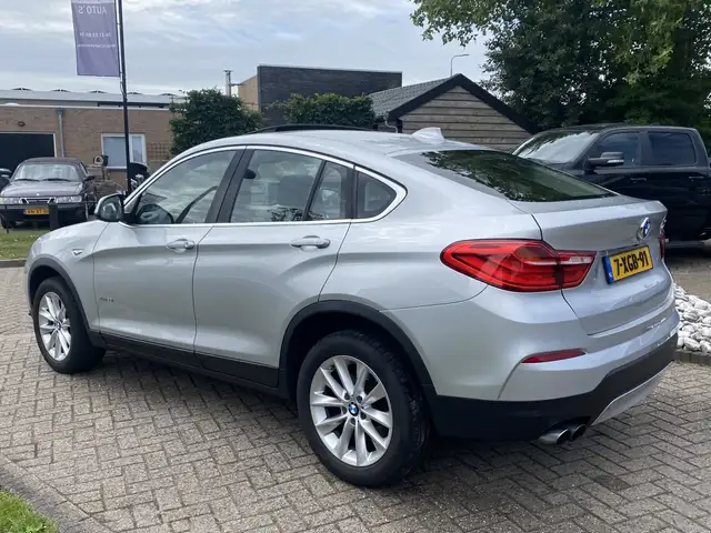 BMW X4 view 6