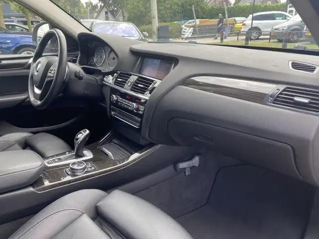 BMW X4 view 12