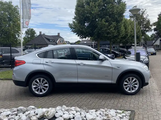 BMW X4 view 4