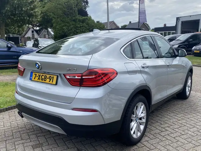 BMW X4 view 5