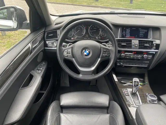 BMW X4 view 11