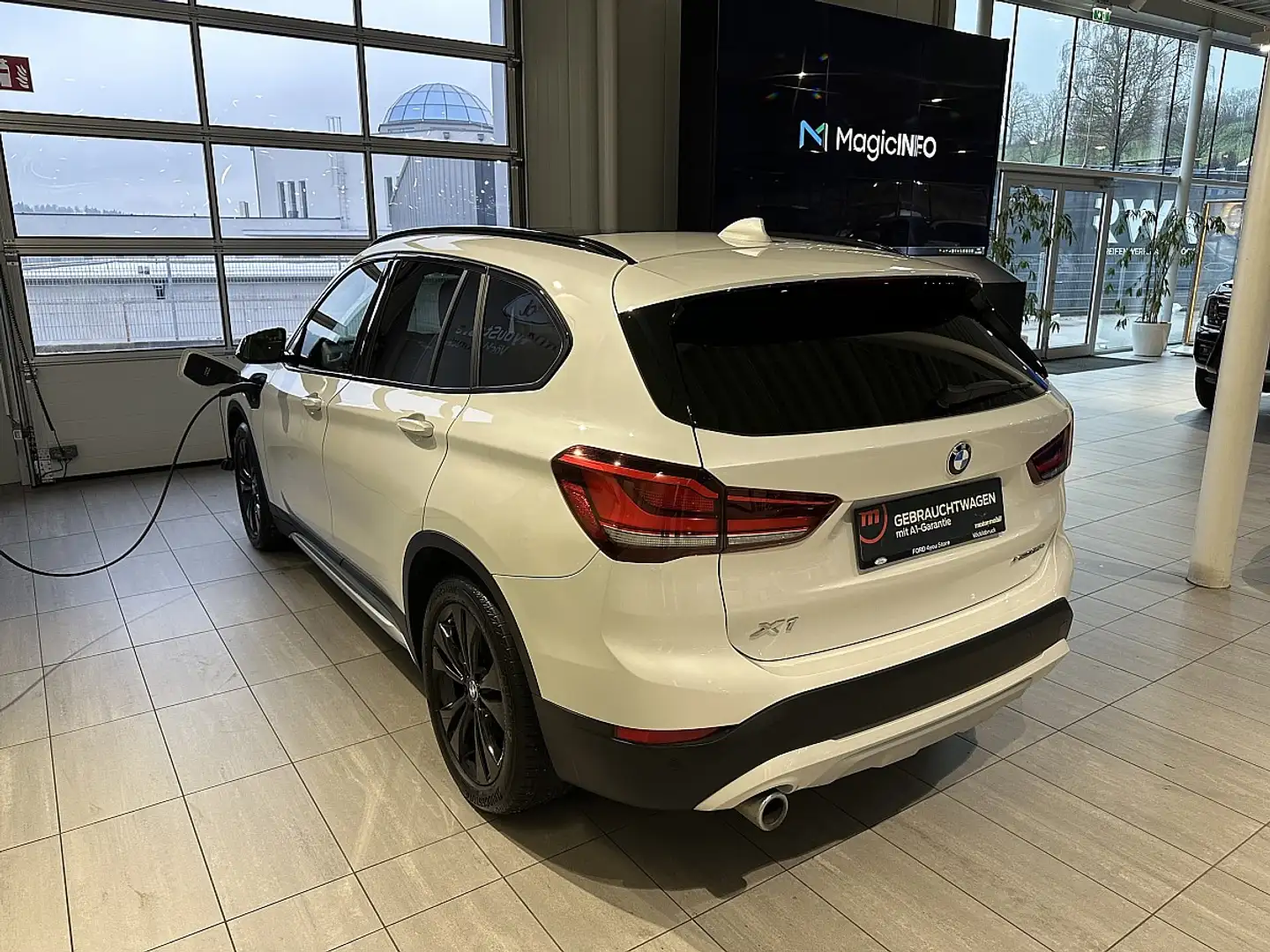BMW X1 xDrive25e PHEV Aut. Weiß - 2
