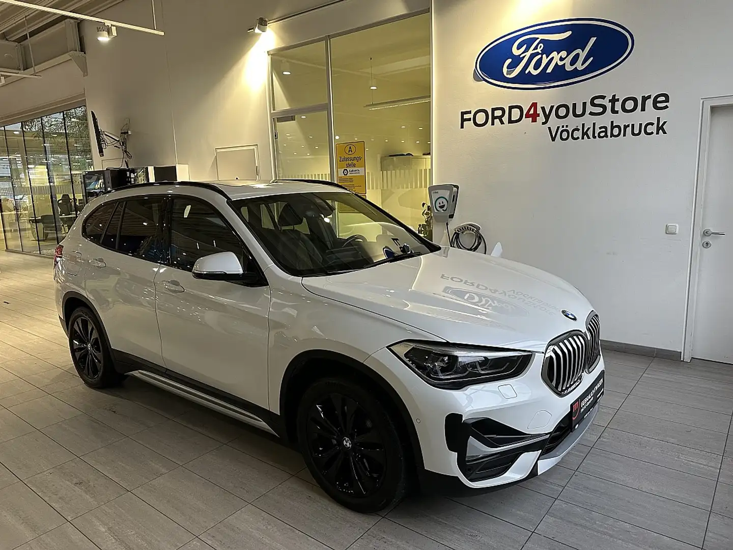 BMW X1 xDrive25e PHEV Aut. Weiß - 1
