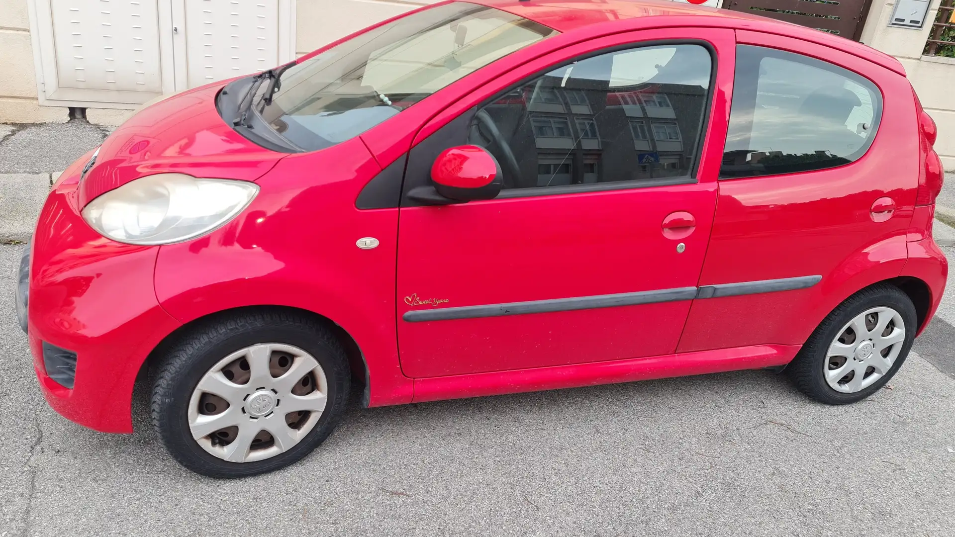 Peugeot 107 Sweet years Rosso - 1