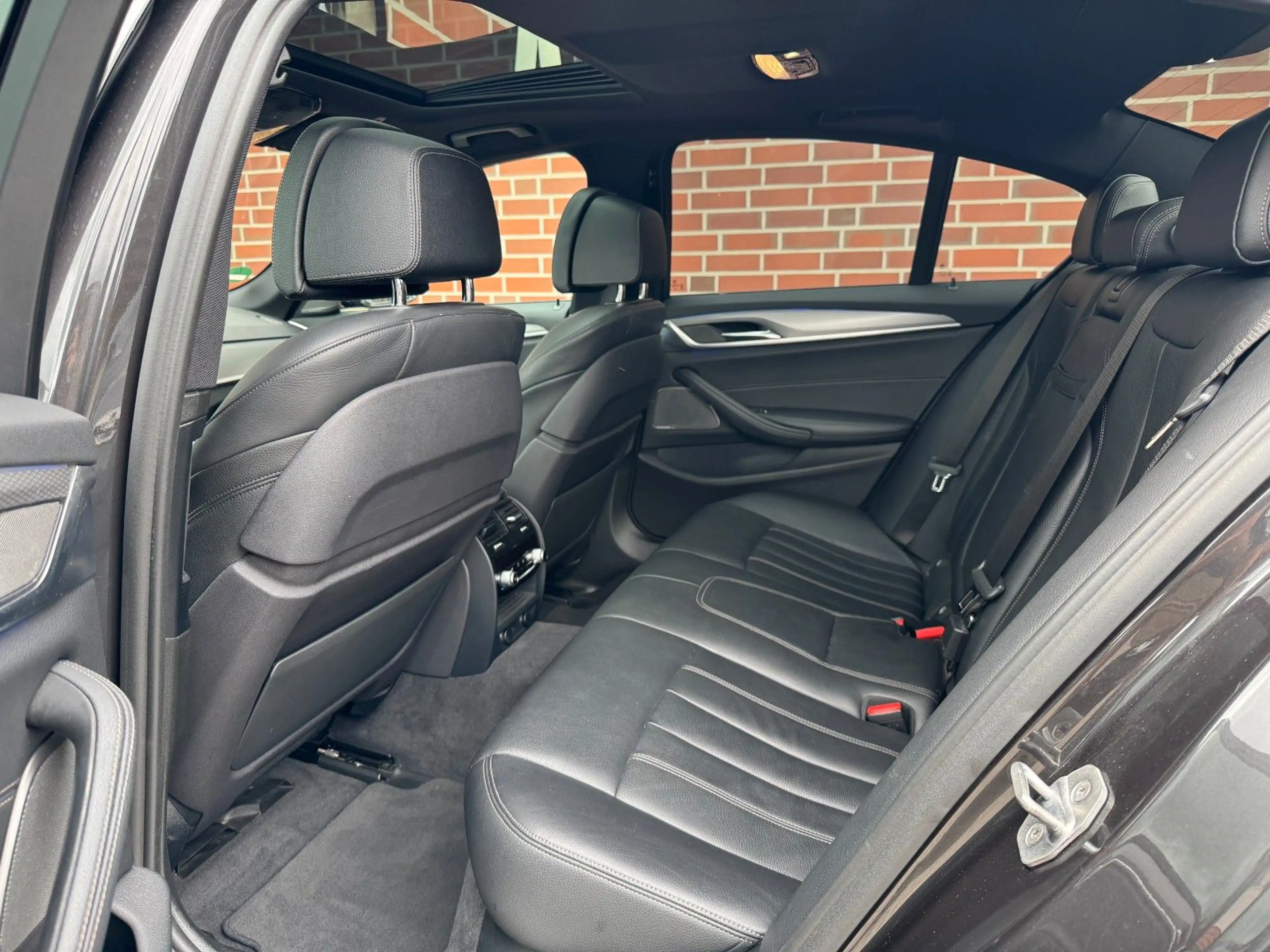 BMW 550 i xDrive 20''LM*DisplyKey*Led*SH BMW — photo 13