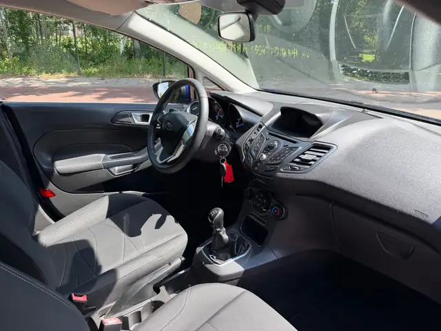 Ford Fiesta view 14