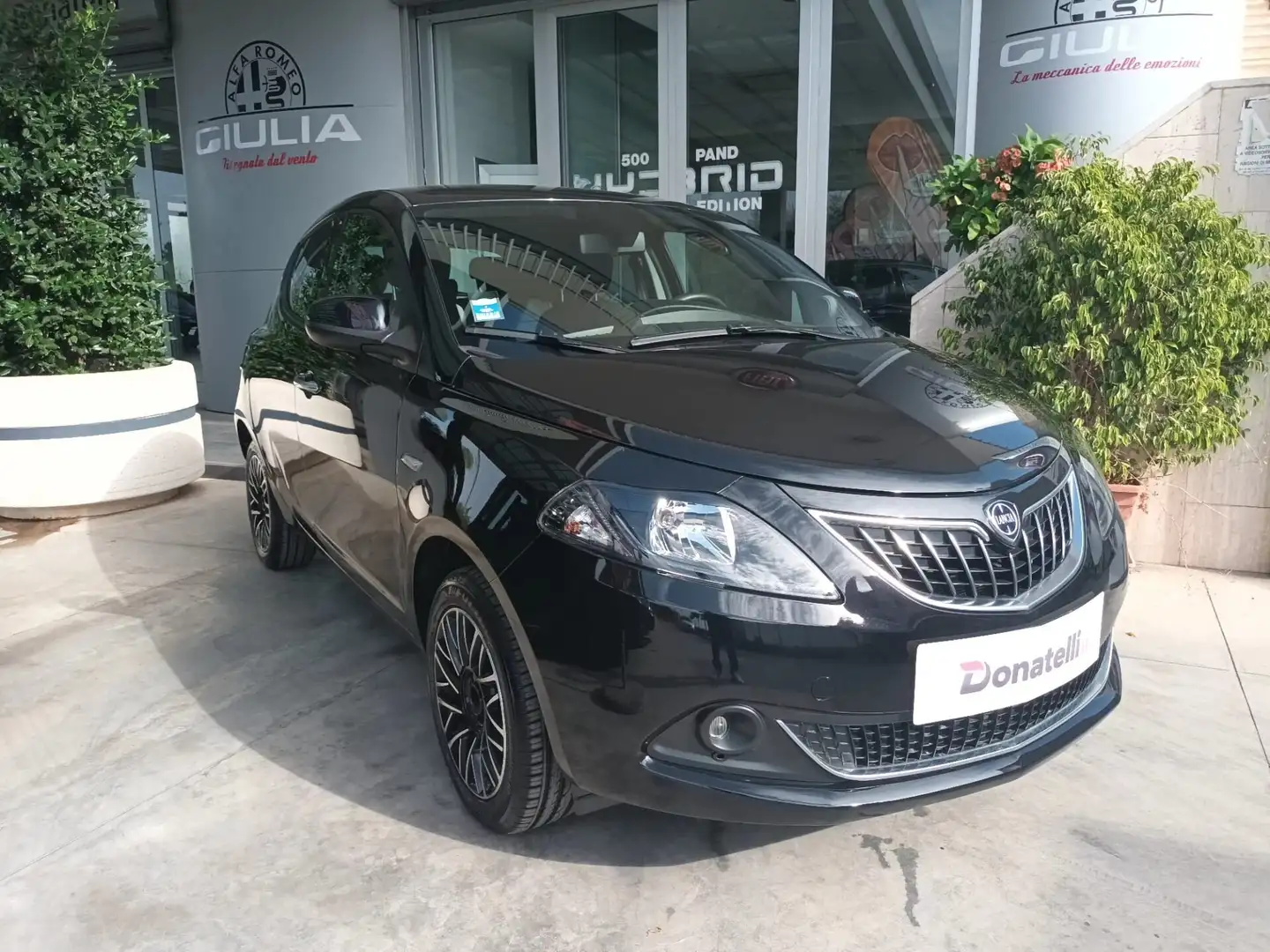 Lancia Ypsilon Ypsilon 1.0 Platino Hybrid 70 CV Zwart - 1