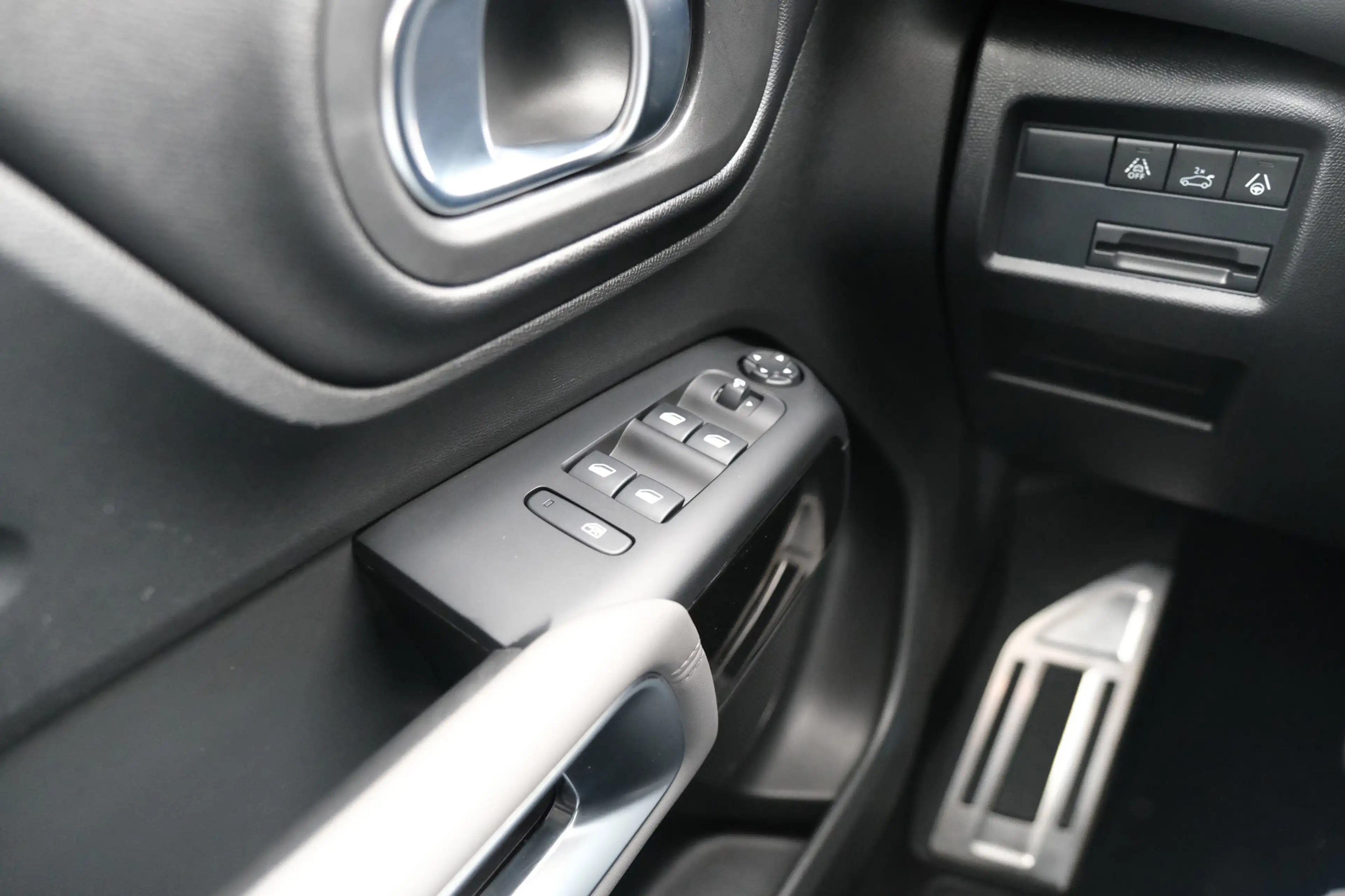 Citroen C5 Aircross 1.6 PureTech Feel — photo 24