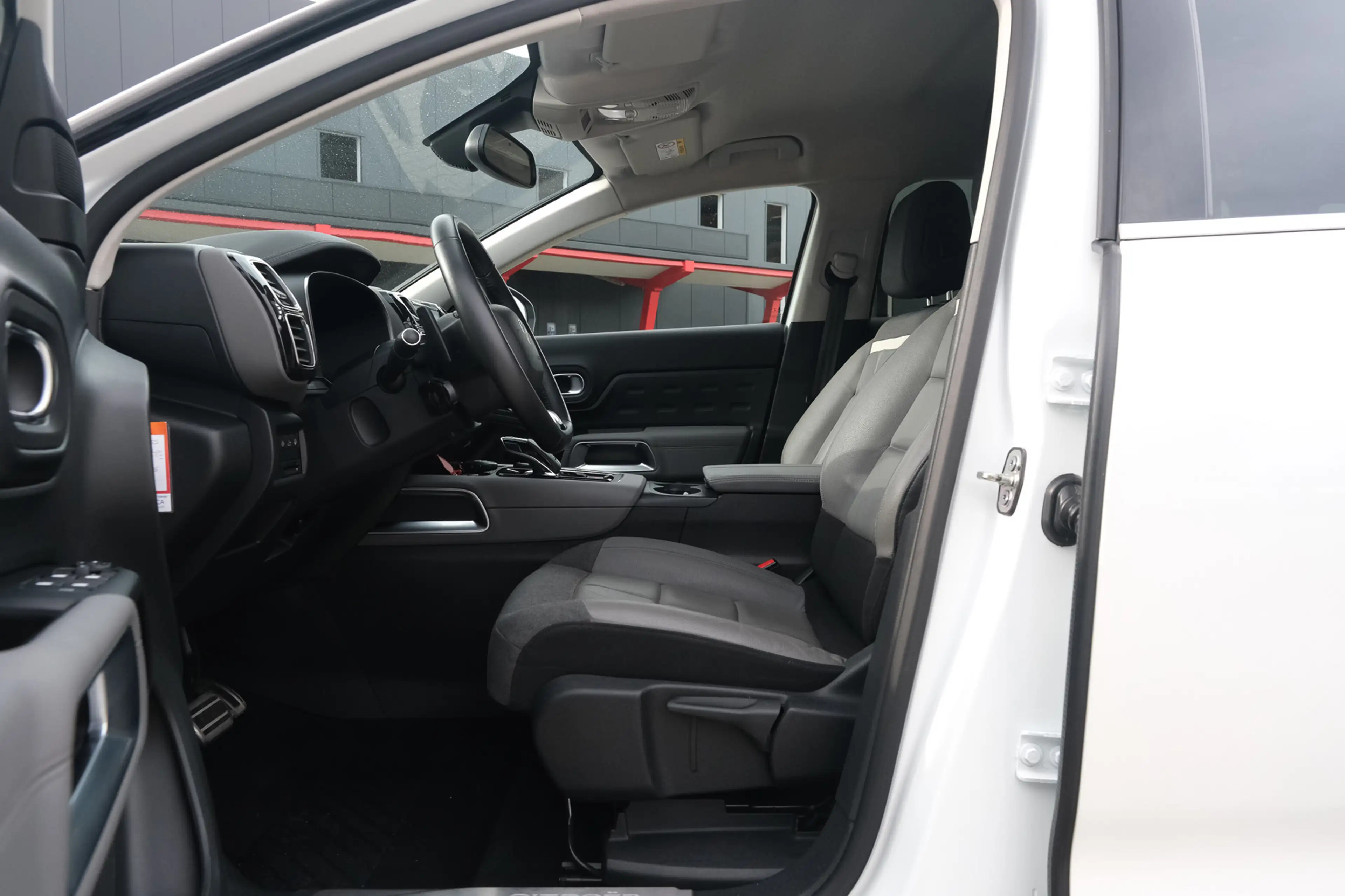 Citroen C5 Aircross 1.6 PureTech Feel — photo 32