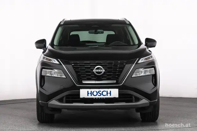 Nissan X-Trail view 2